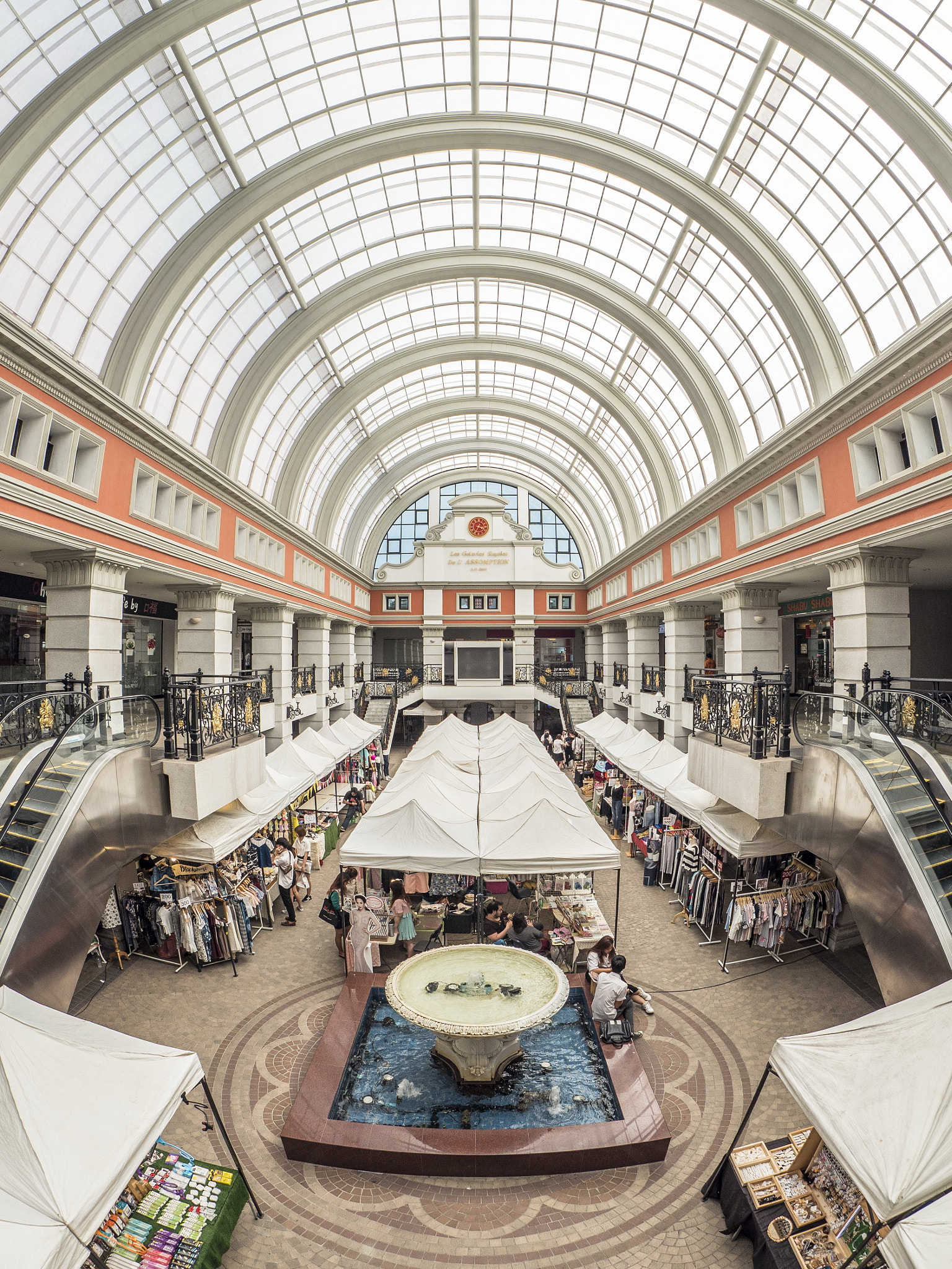 Olympus OM-D E-M5 II + OLYMPUS M.8mm F1.8 sample photo. Dormitory mall photography