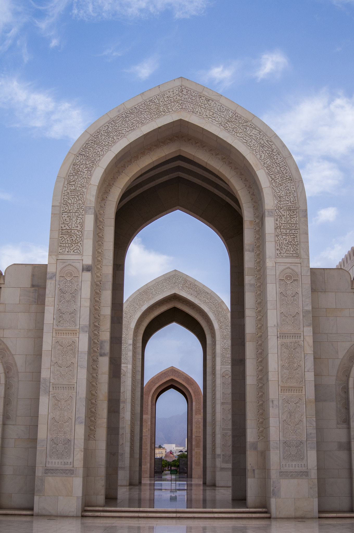 Nikon D90 sample photo. The aligned archways photography