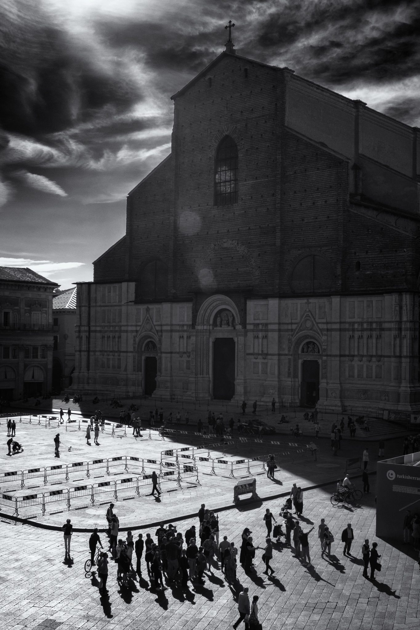 PENTAX-F 28-80mm F3.5-4.5 sample photo. Piazza maggiore photography