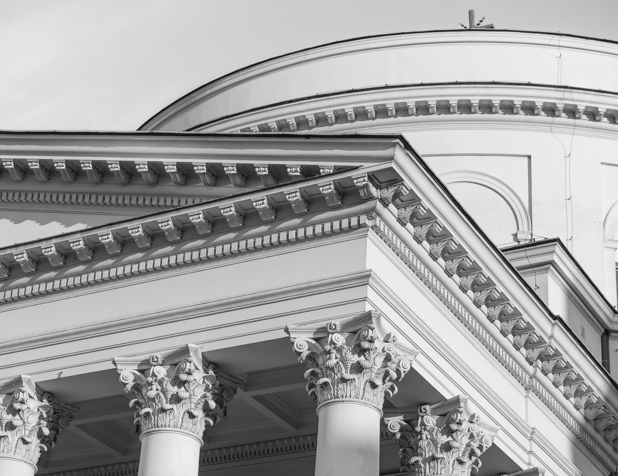 Panasonic Lumix G 42.5mm F1.7 ASPH Power OIS sample photo. Beauty of old facades photography