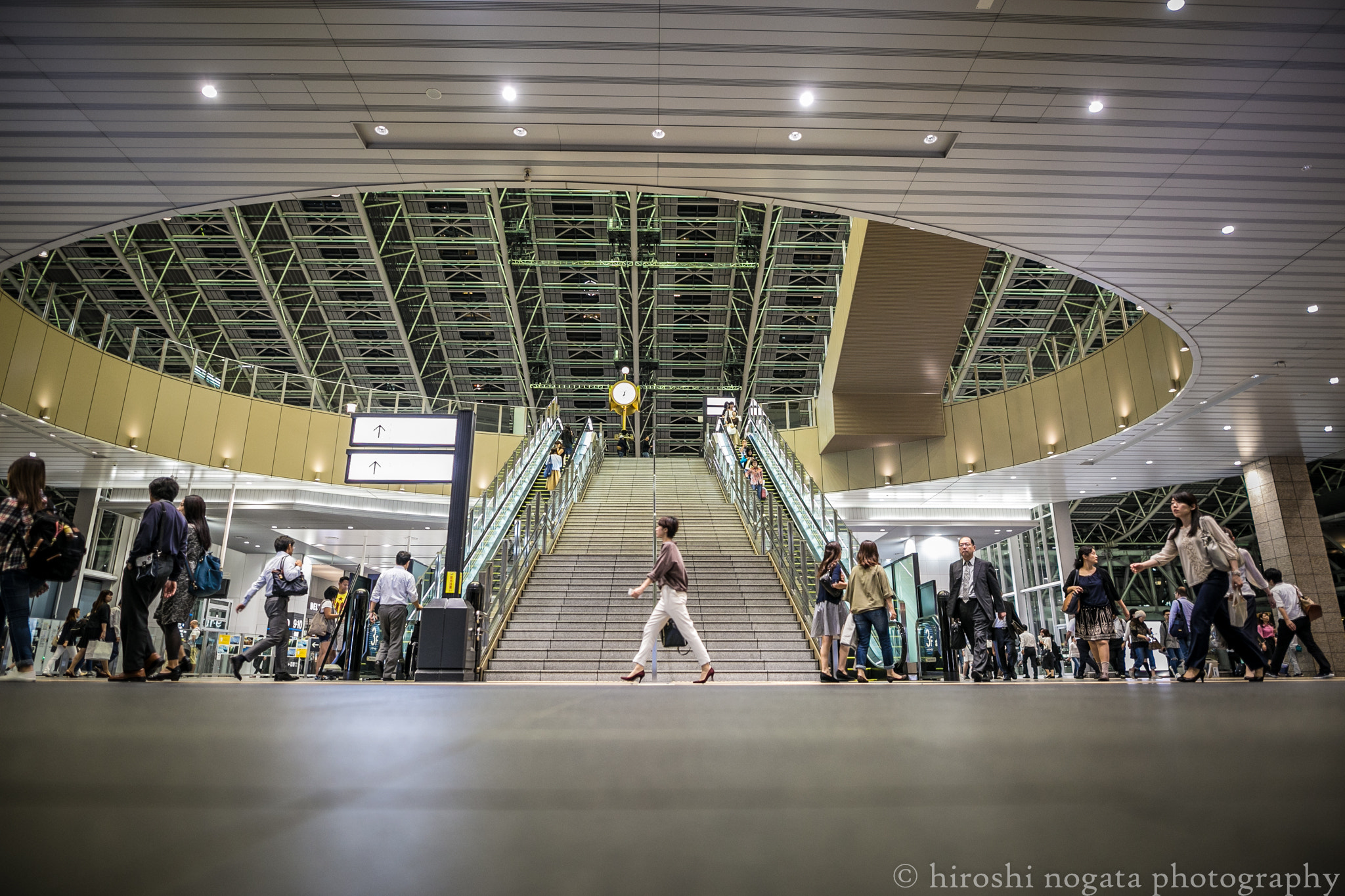 Canon EOS 6D + Sigma 20mm F1.4 DG HSM Art sample photo. Oosaka station photography