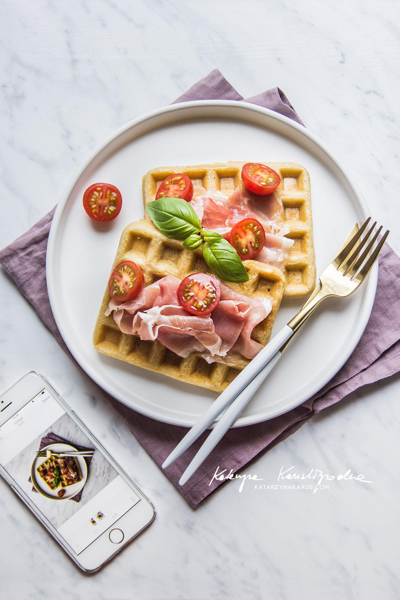 Canon EOS 60D + Sigma 18-50mm f/2.8 Macro sample photo. Breakfast of blogger photography