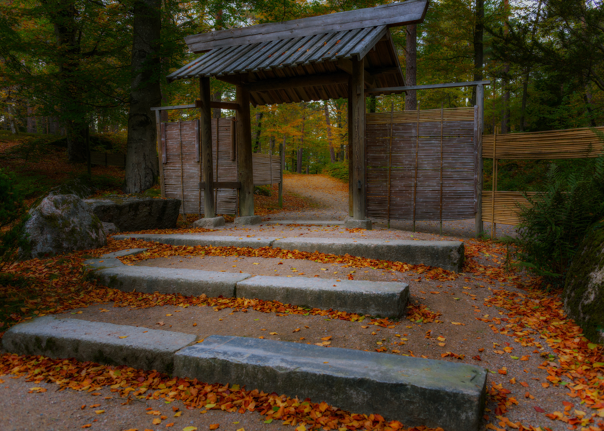 Canon EF 28mm F2.8 IS USM sample photo. Entrance photography