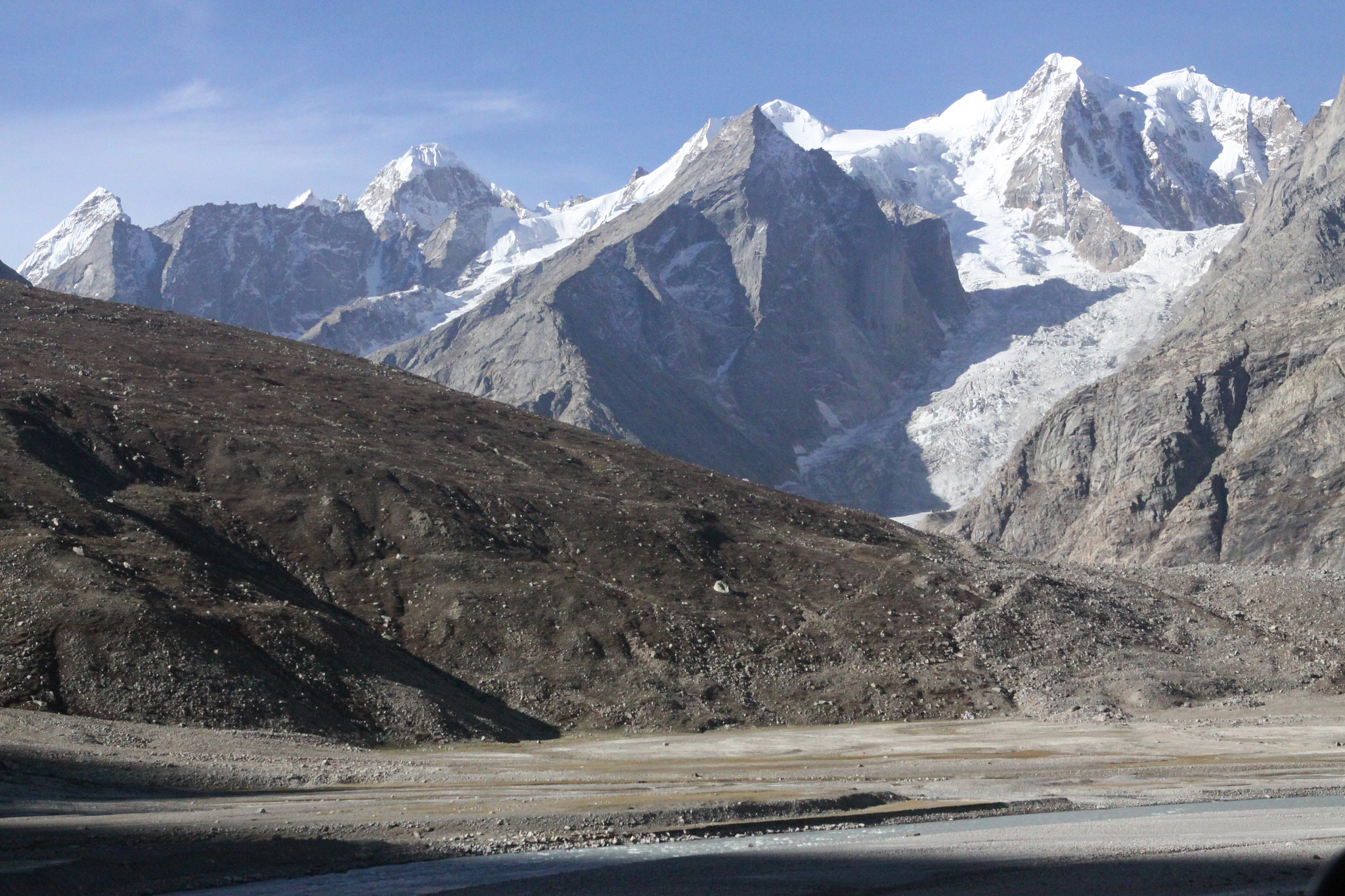 Canon EOS 50D + Canon EF 24-70mm F2.8L USM sample photo. Views along the road to rohtang pass from spiti photography