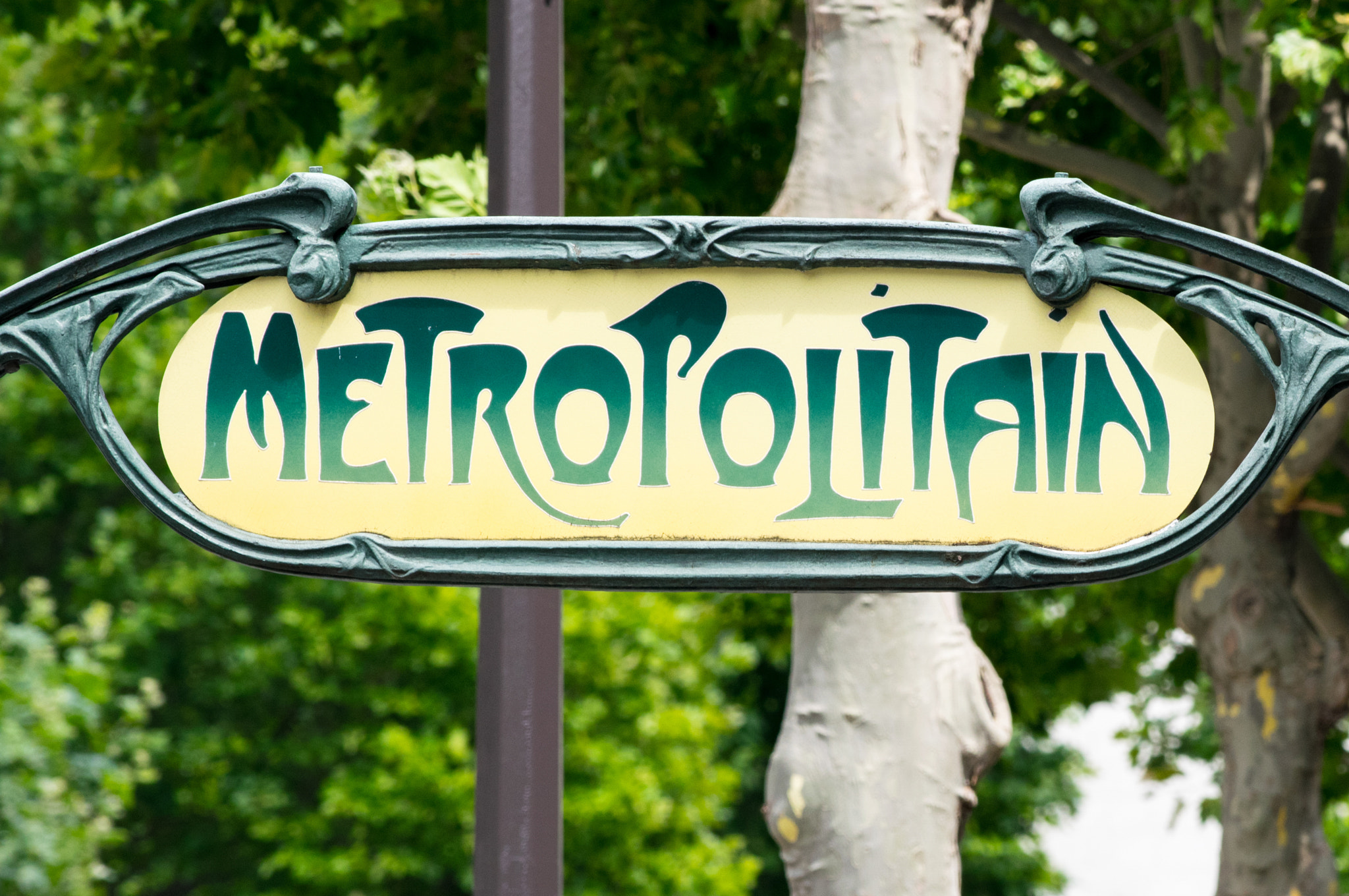 Nikon AF-S Nikkor 70-200mm F4G ED VR sample photo. Paris metro metropolitain sign photography