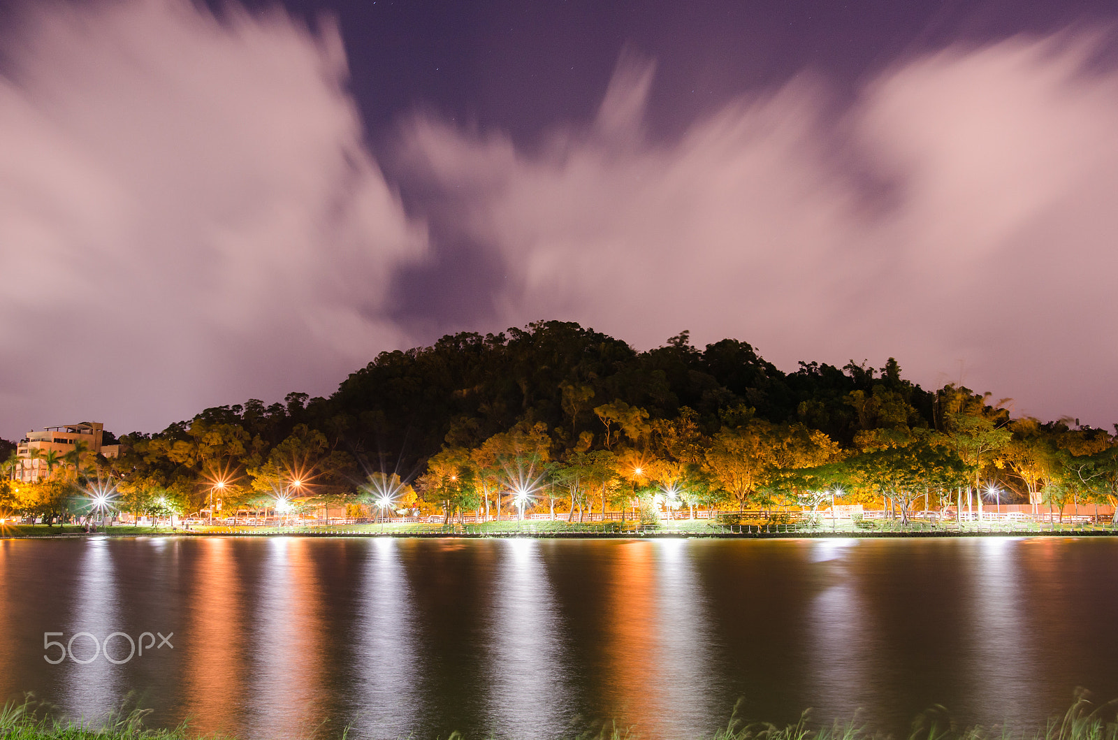 Nikon D7000 + Nikon AF-S Nikkor 20mm F1.8G ED sample photo. Night view at bihu park in taipei, taiwan photography