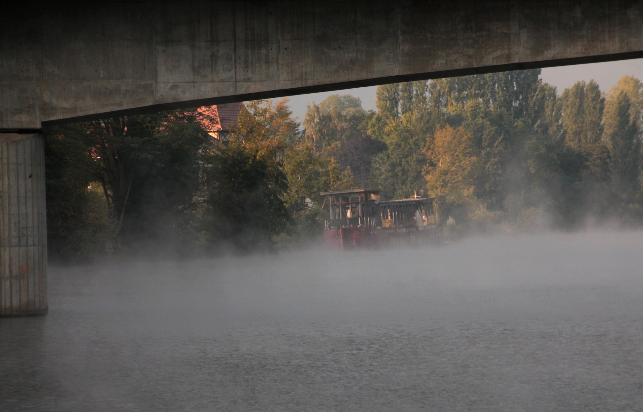 Canon EOS 1100D (EOS Rebel T3 / EOS Kiss X50) sample photo. Ghost boat photography