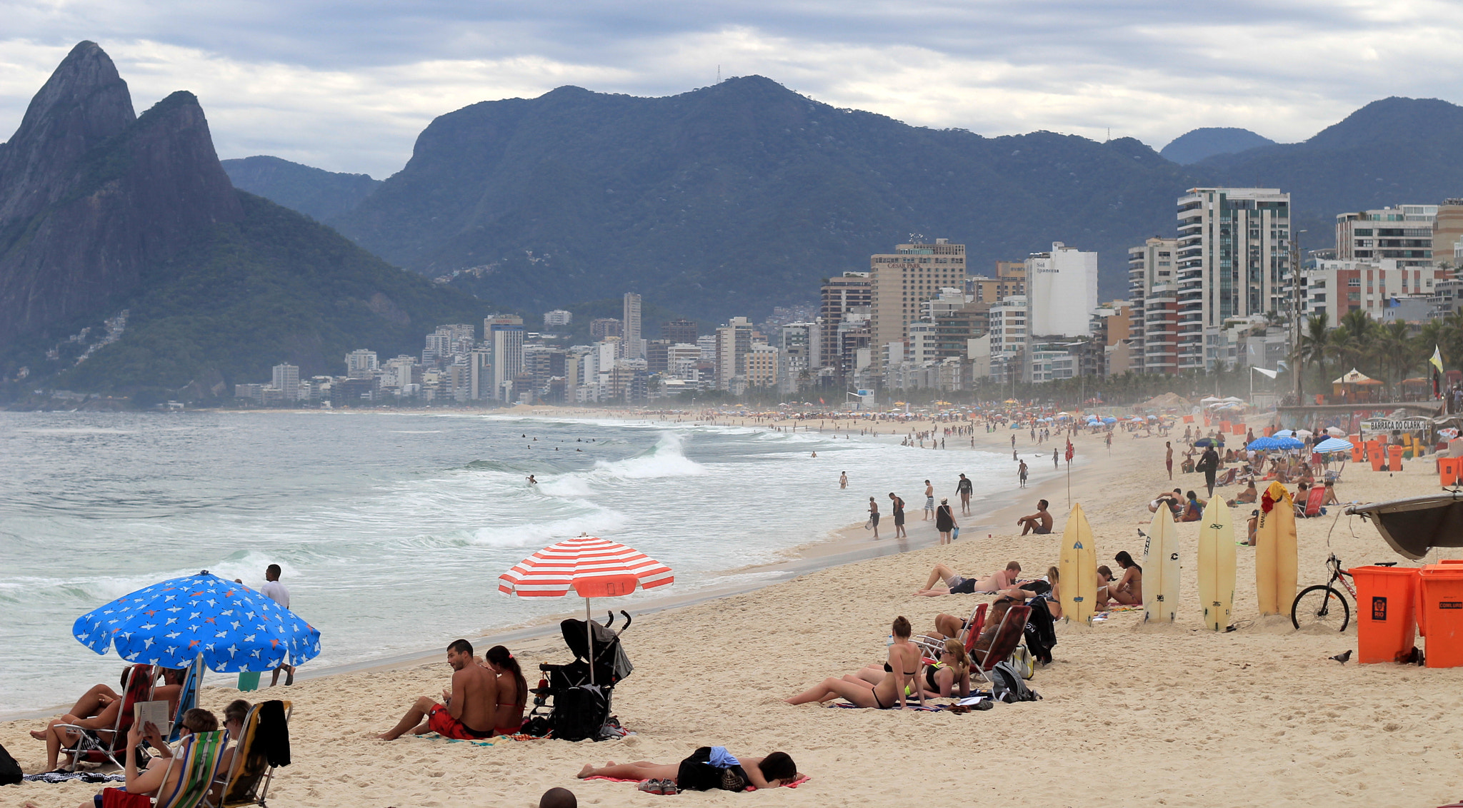 Canon EOS 100D (EOS Rebel SL1 / EOS Kiss X7) sample photo. Ipanema photography