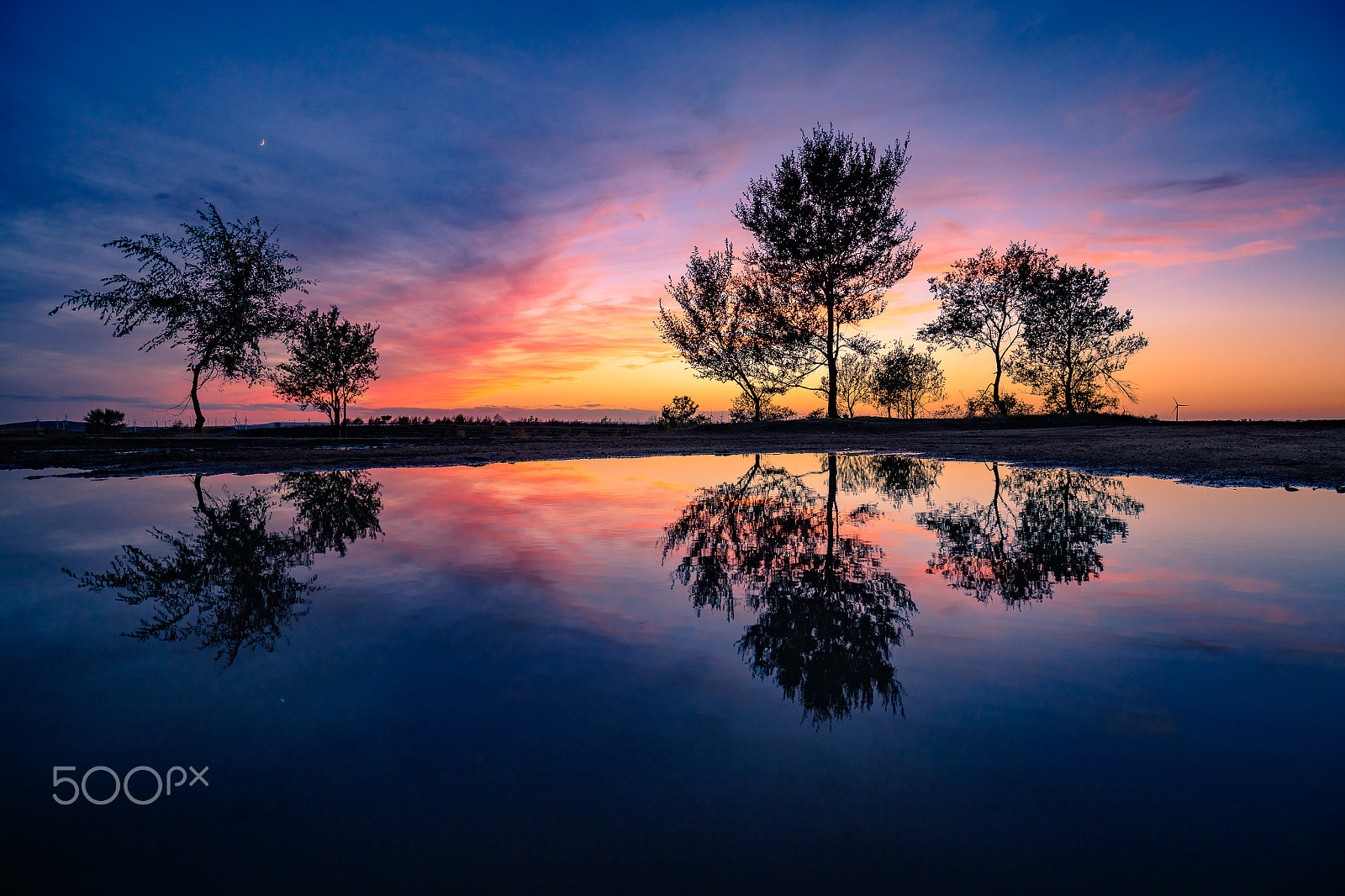 Canon EF 16-35mm F4L IS USM sample photo. Sunset photography