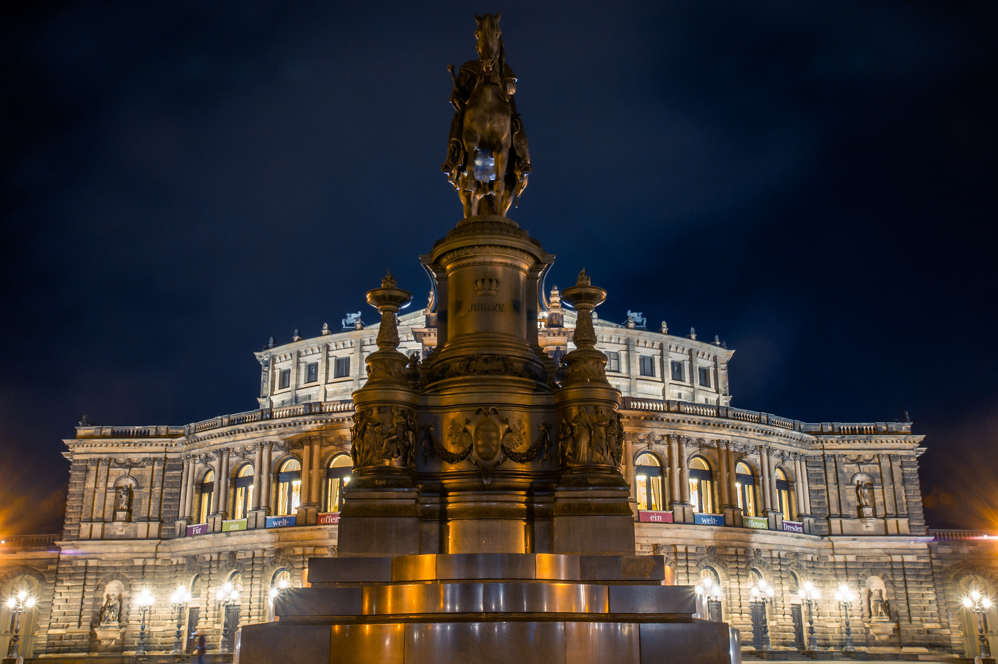 Sony Alpha DSLR-A550 sample photo. Semperoper dresden photography