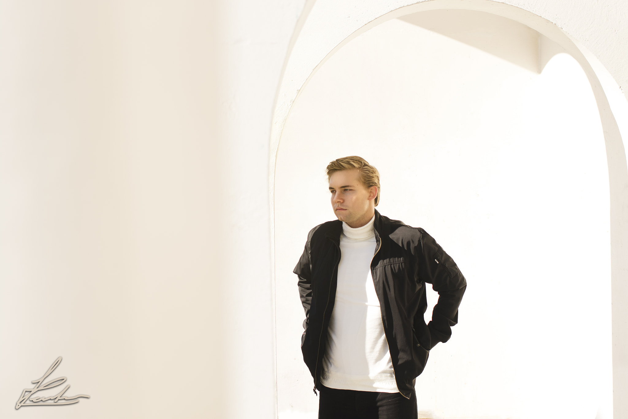 Canon EOS 7D Mark II + Canon EF 35mm F2 sample photo. White room photography