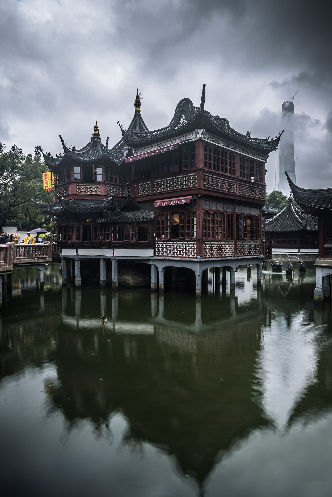 Sony a7S + Sony Vario-Sonnar T* 16-35mm F2.8 ZA SSM sample photo. Shanghai chenghuangmiao photography