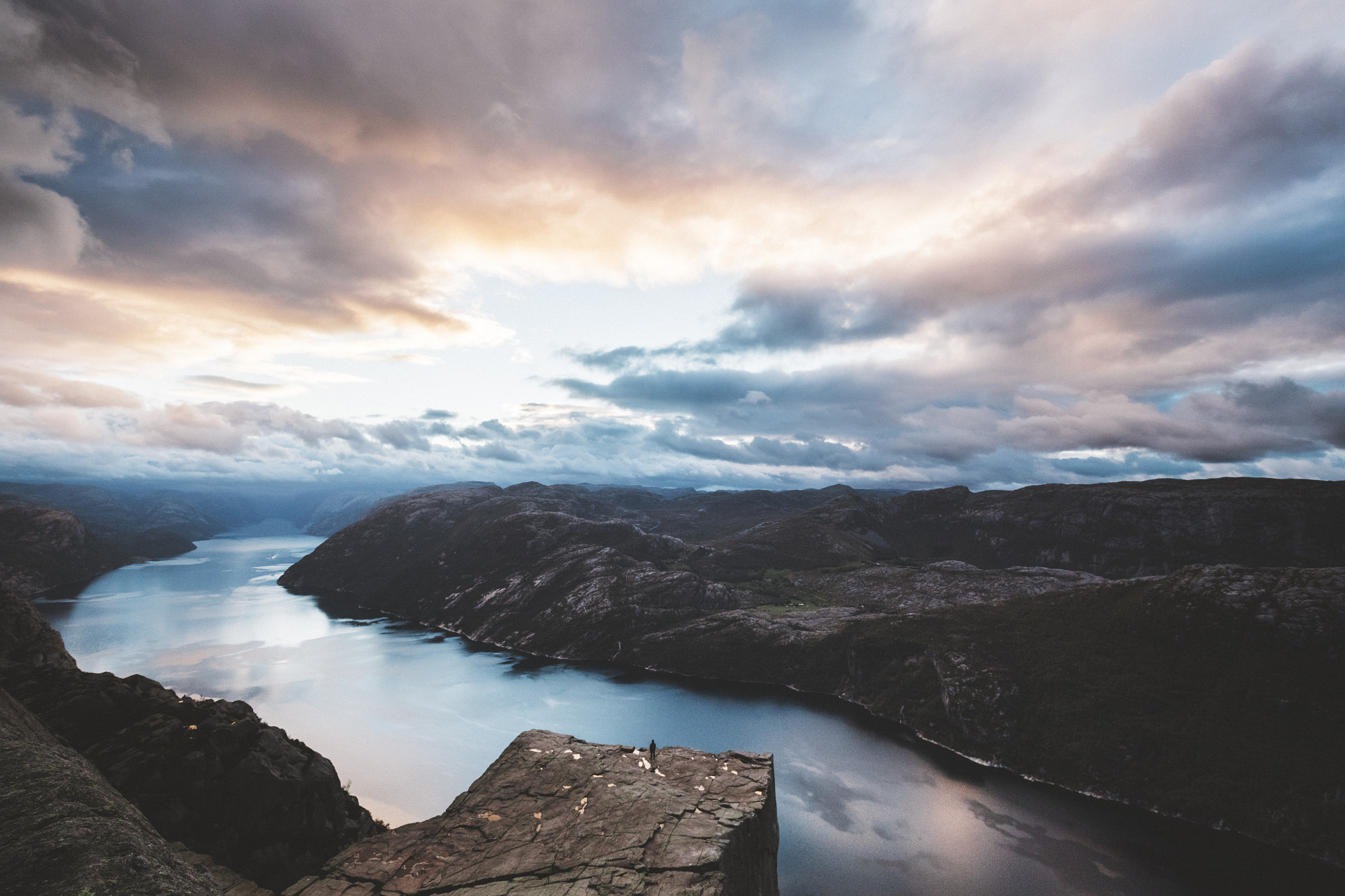 Canon EOS 5DS R + Canon EF 16-35mm F4L IS USM sample photo. After the storm,here comes the morning glory photography