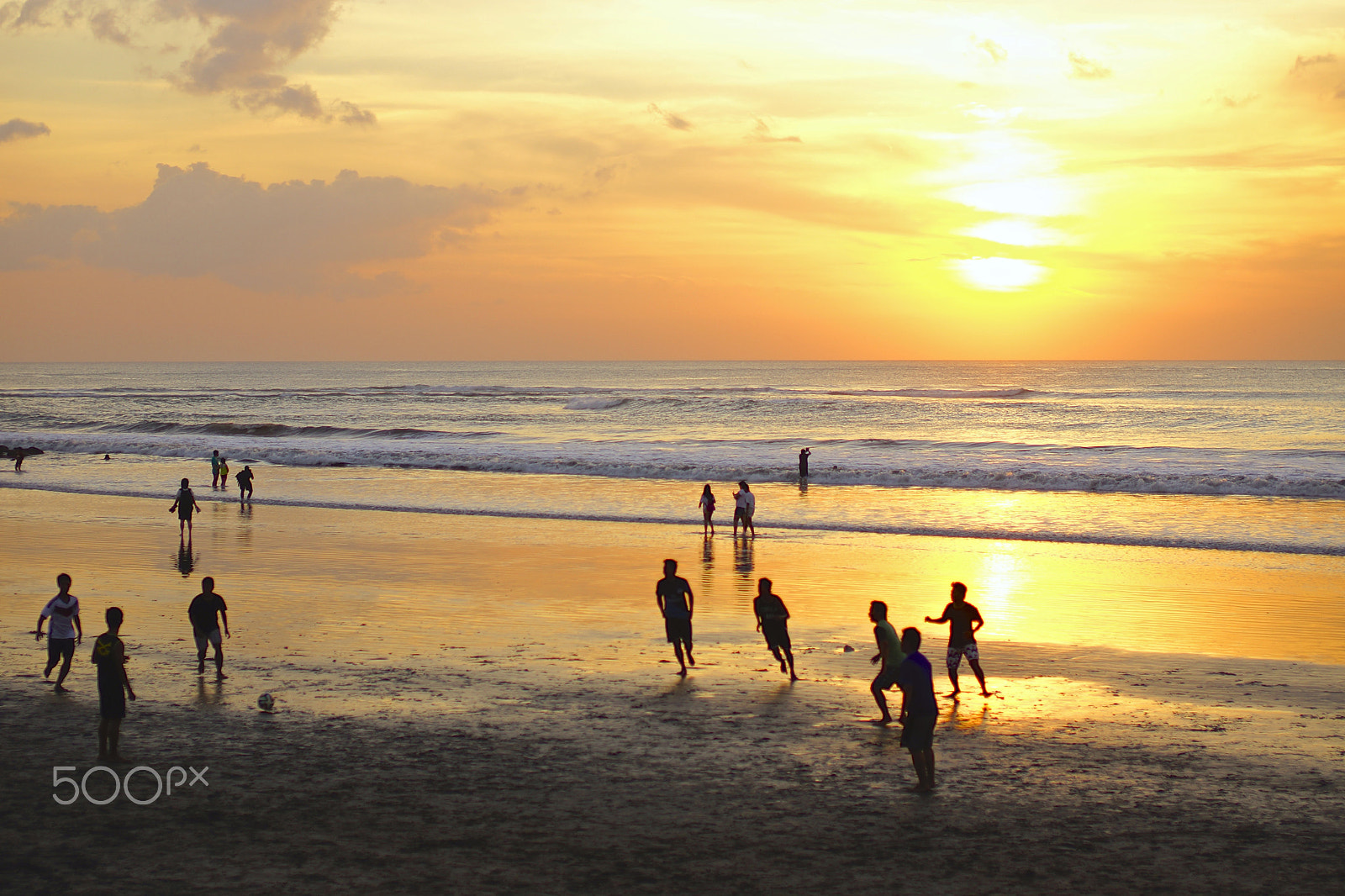 Sony SLT-A77 + Sigma 50mm F1.4 EX DG HSM sample photo. Kuta beach sunset photography