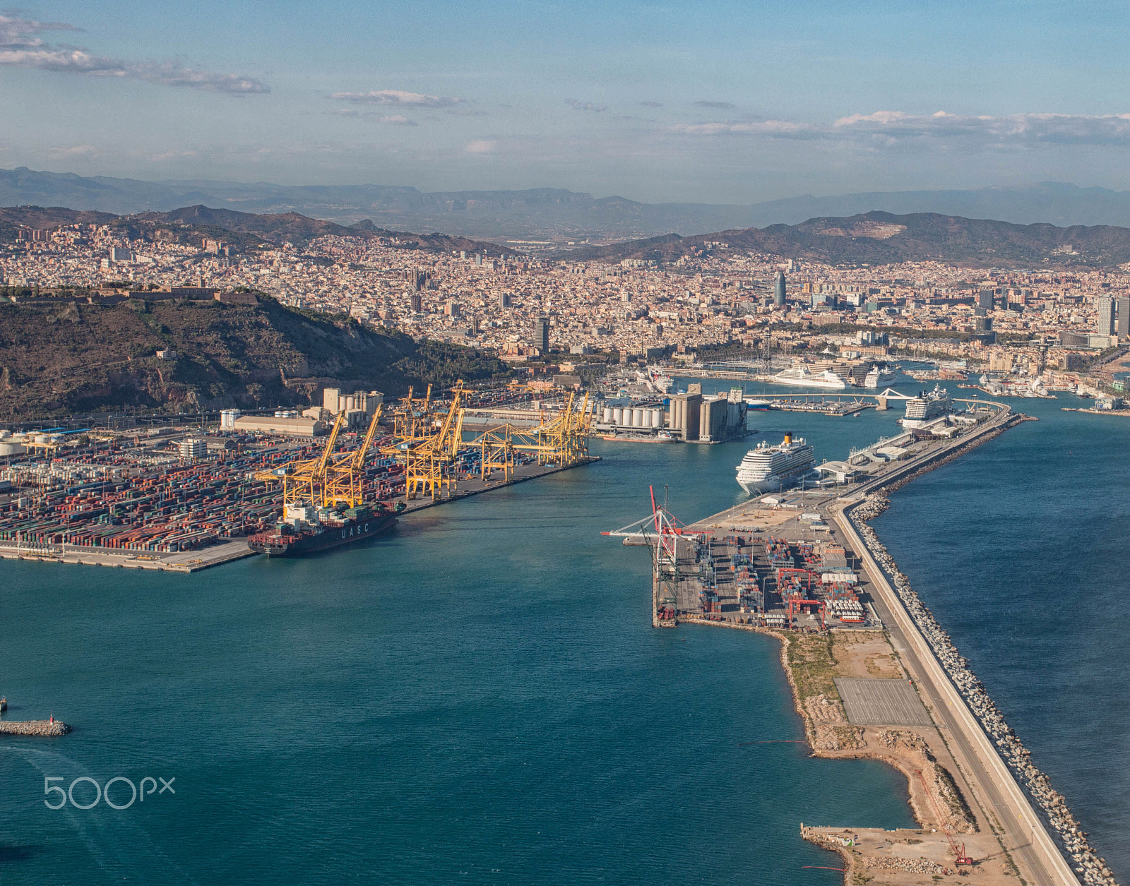 Canon EOS 70D + Canon EF 35mm F2 IS USM sample photo. A barcelona photography