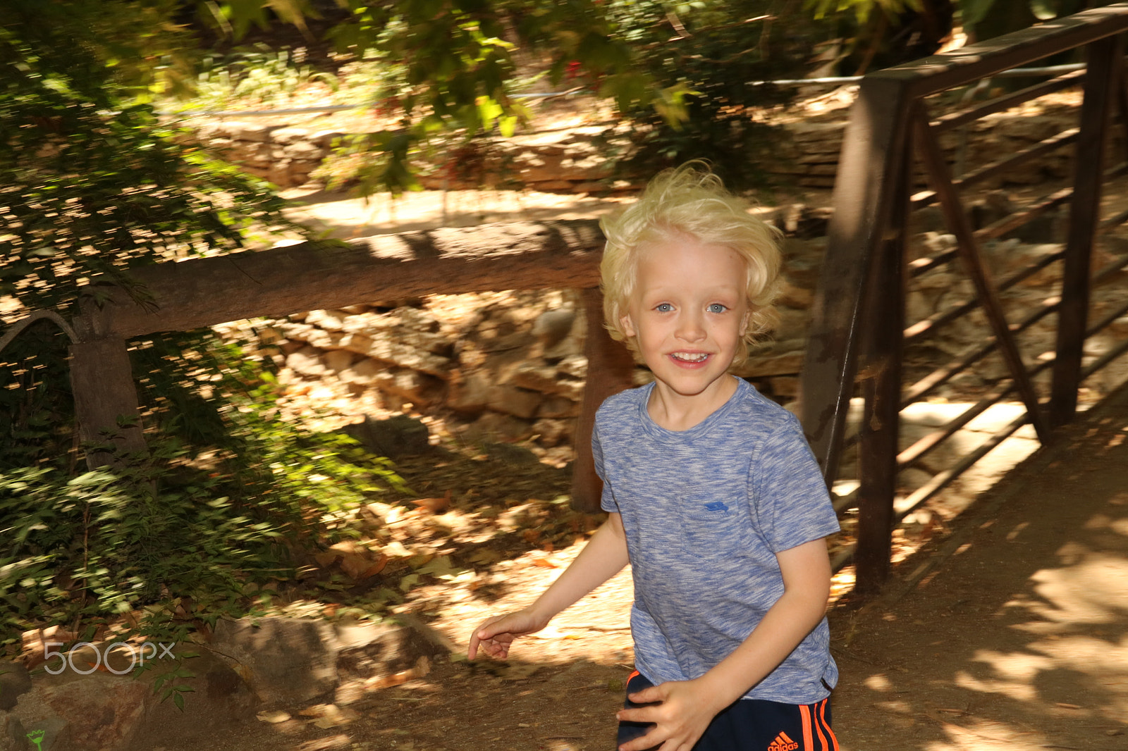 Canon EOS 750D (EOS Rebel T6i / EOS Kiss X8i) sample photo. Sawyer running photography