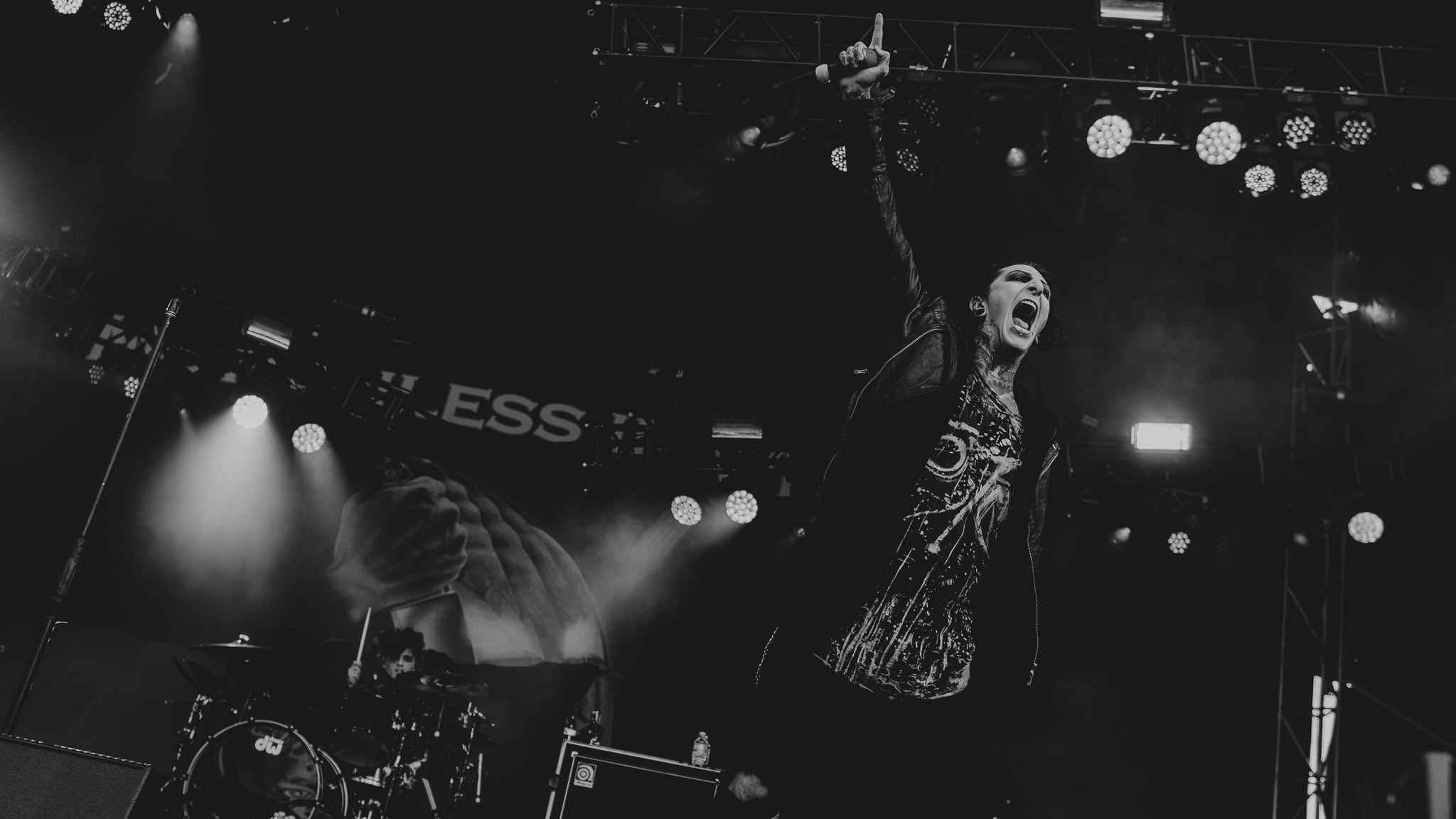 Nikon AF-S Nikkor 24-70mm F2.8G ED sample photo. Motionless in white photography