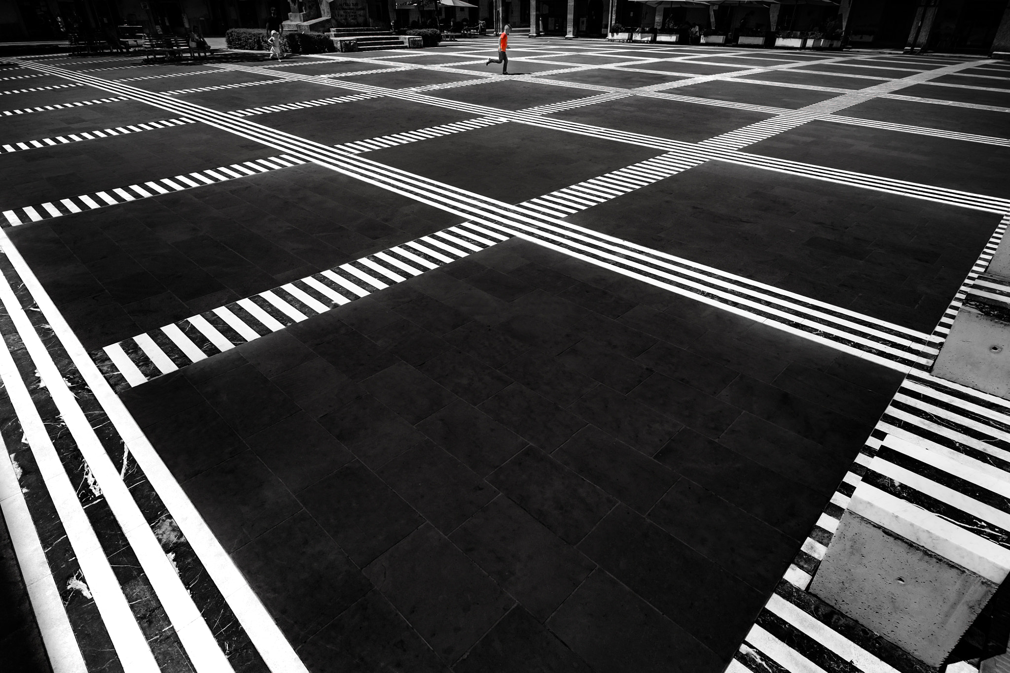 Nikon 1 Nikkor VR 6.7-13mm F3.5-5.6 sample photo. Squares in tuscany photography
