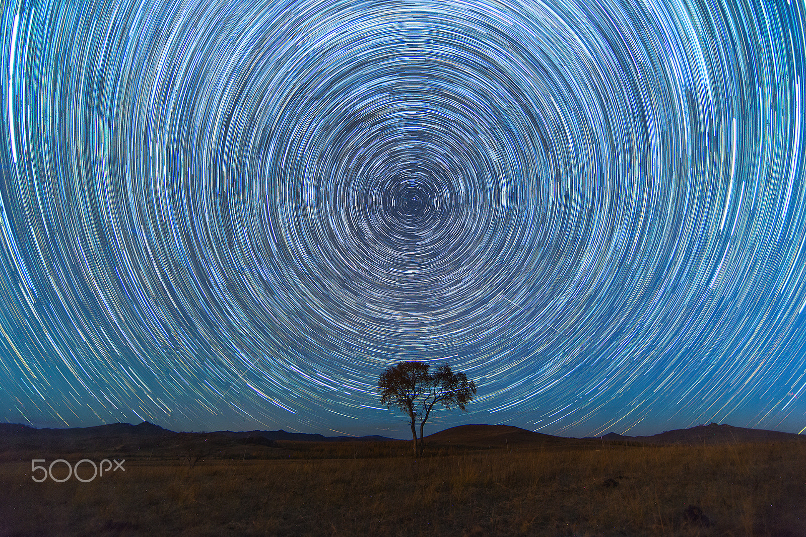 Canon EF 14mm F2.8L II USM sample photo. Draconid meteor shower photography