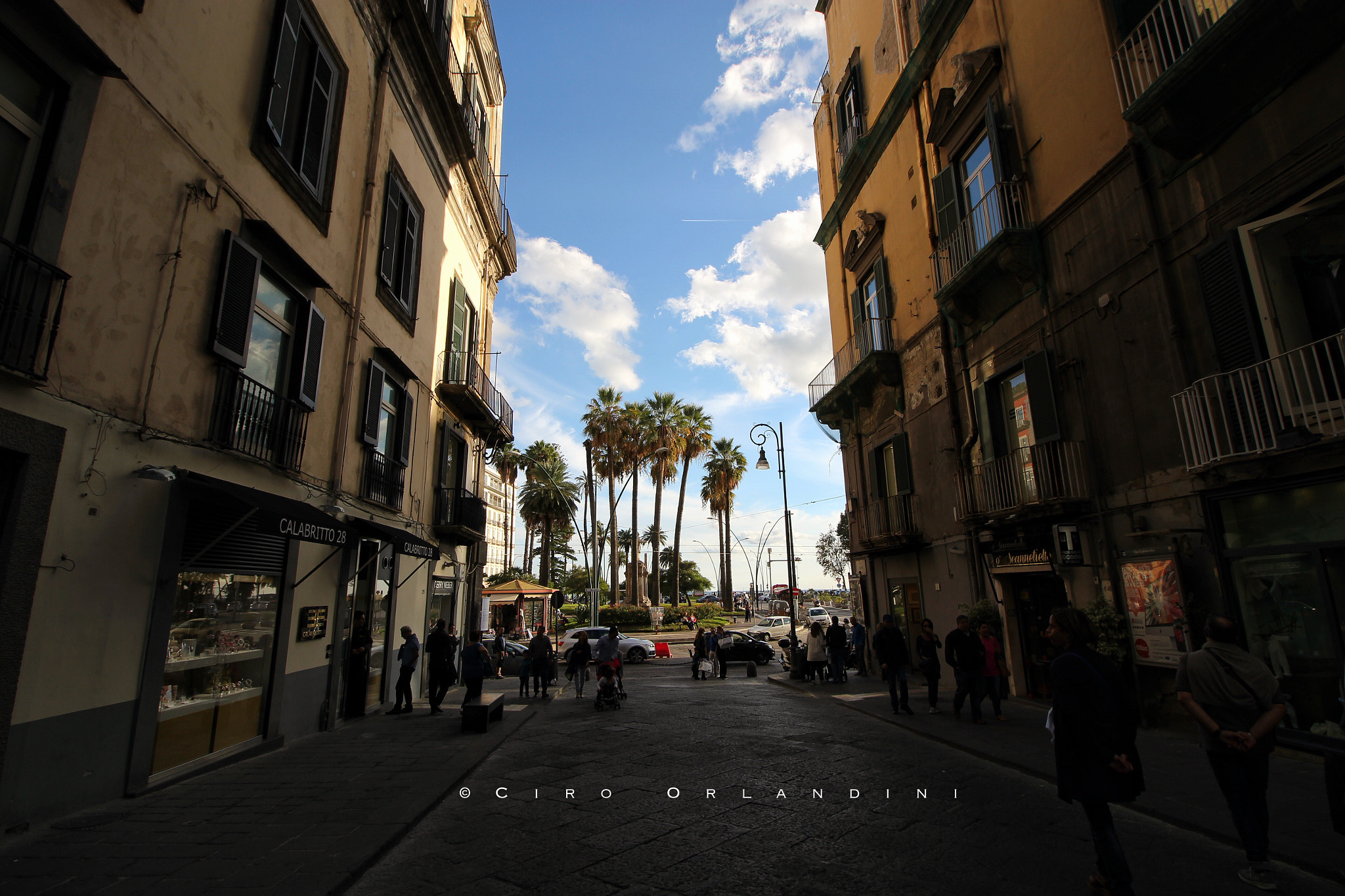 Canon EOS 100D (EOS Rebel SL1 / EOS Kiss X7) sample photo. Napoli calabritto street photography