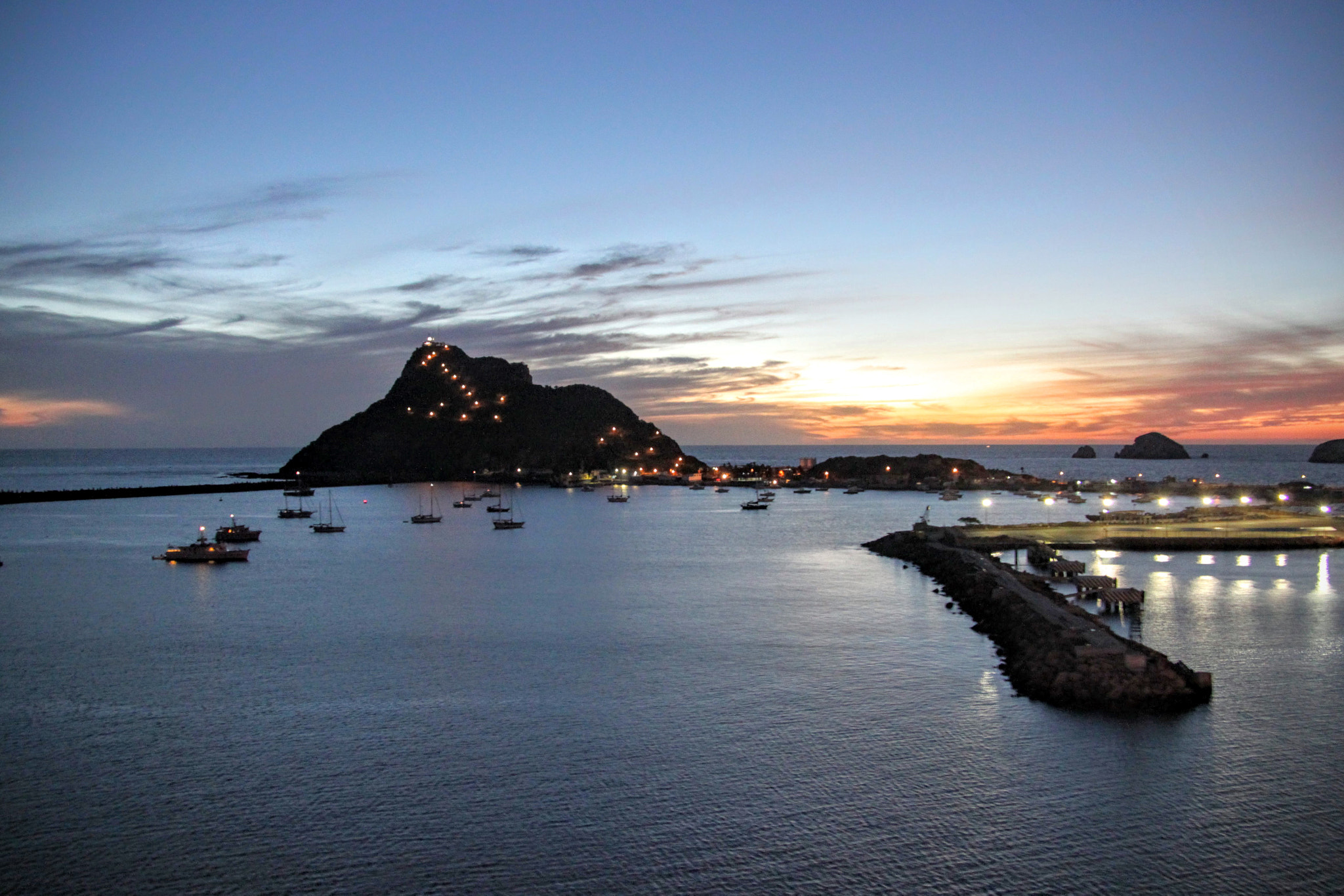 Canon EOS 500D (EOS Rebel T1i / EOS Kiss X3) sample photo. Island off the east coast of mexico photography