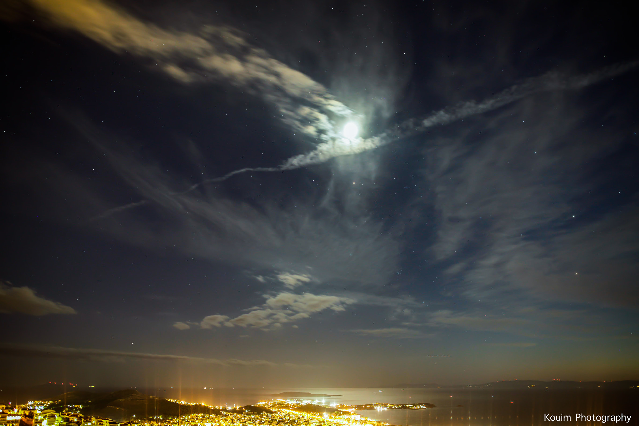 Canon EF 35mm F1.4L USM sample photo. Night painting photography