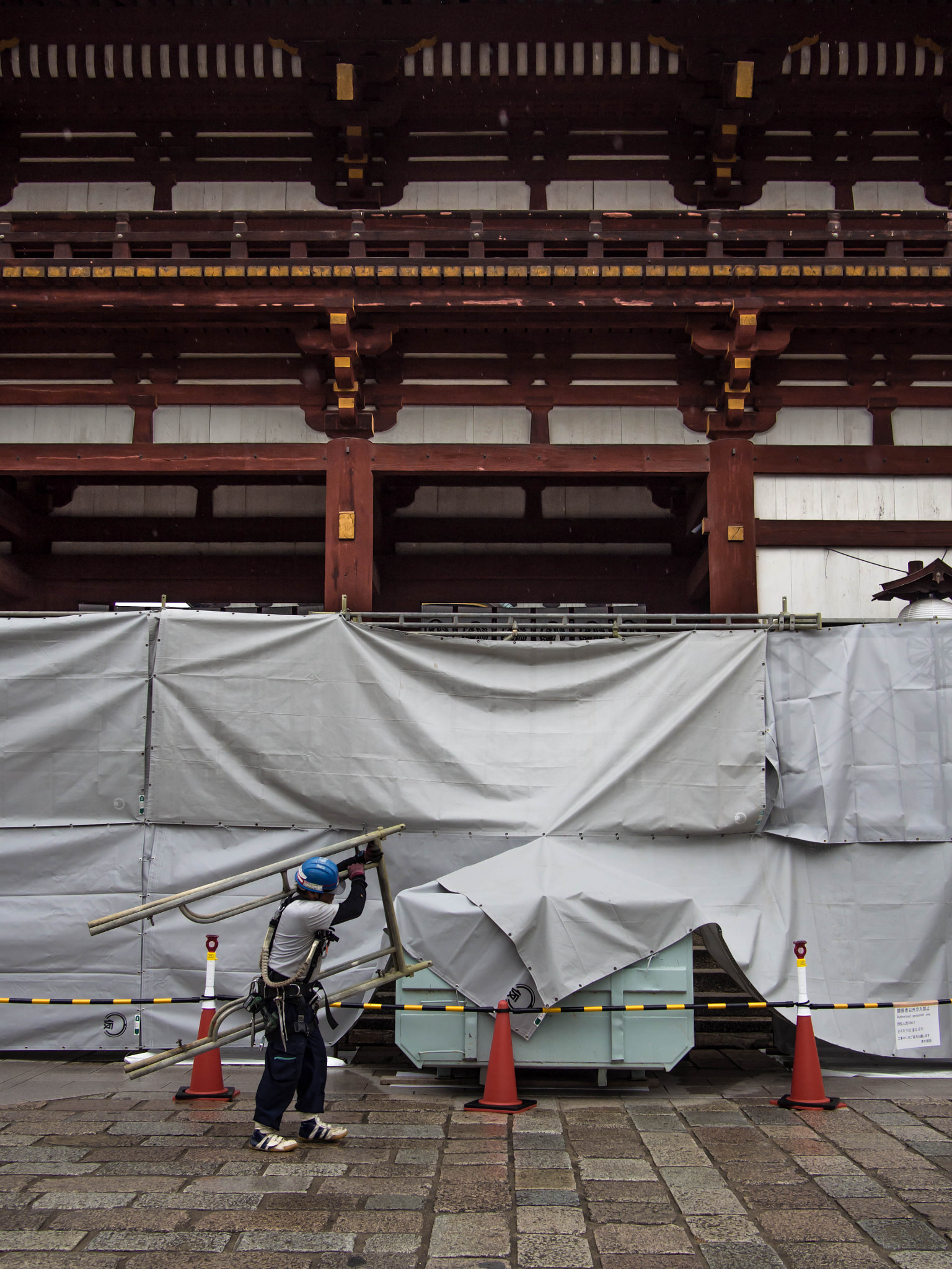 Olympus PEN E-PL6 + Panasonic Lumix G 20mm F1.7 ASPH sample photo. Construction in nara photography
