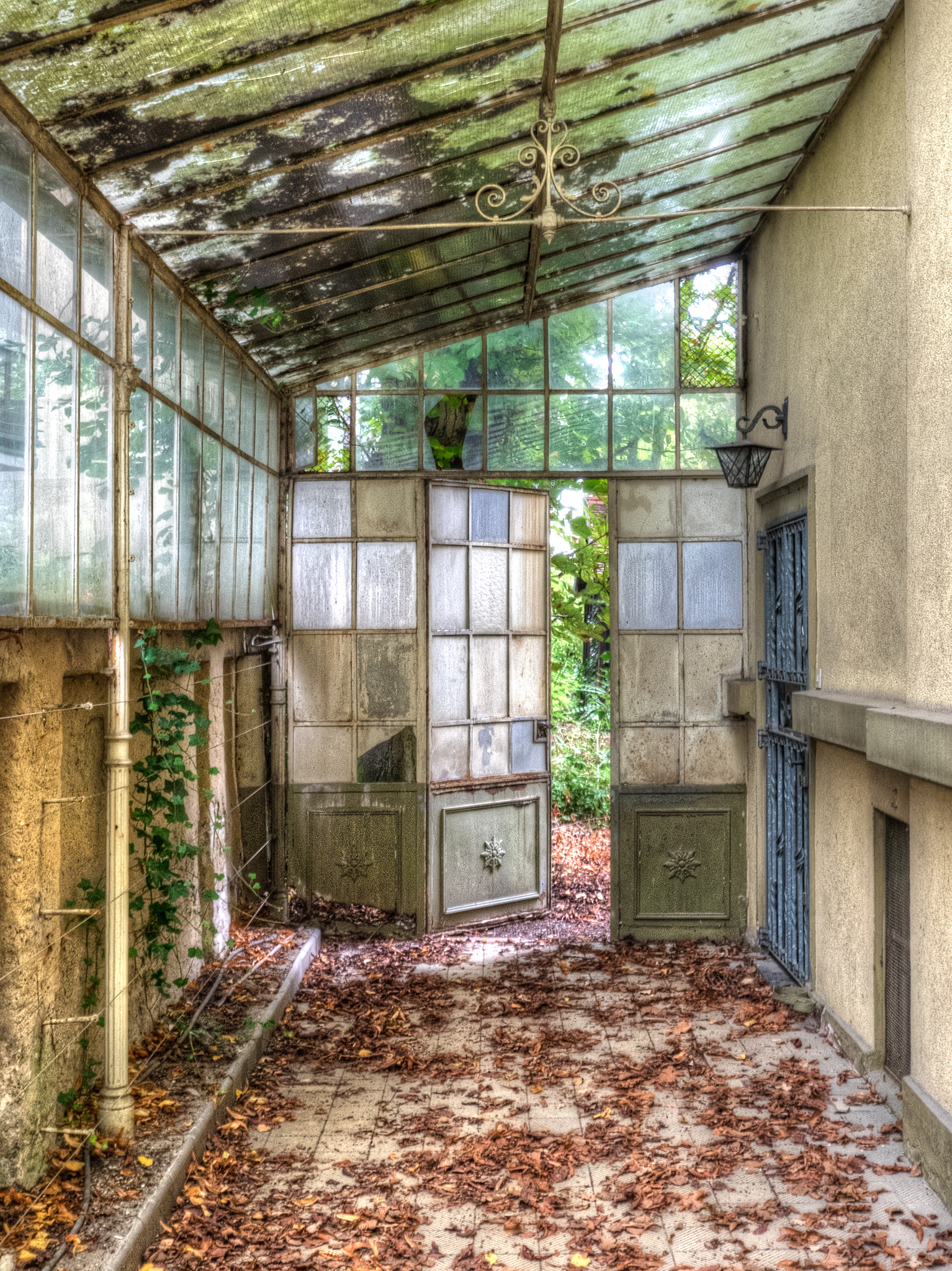 Olympus OM-D E-M1 + OLYMPUS M.12mm F2.0 Ltd Blk sample photo. Lost place - the enttry photography