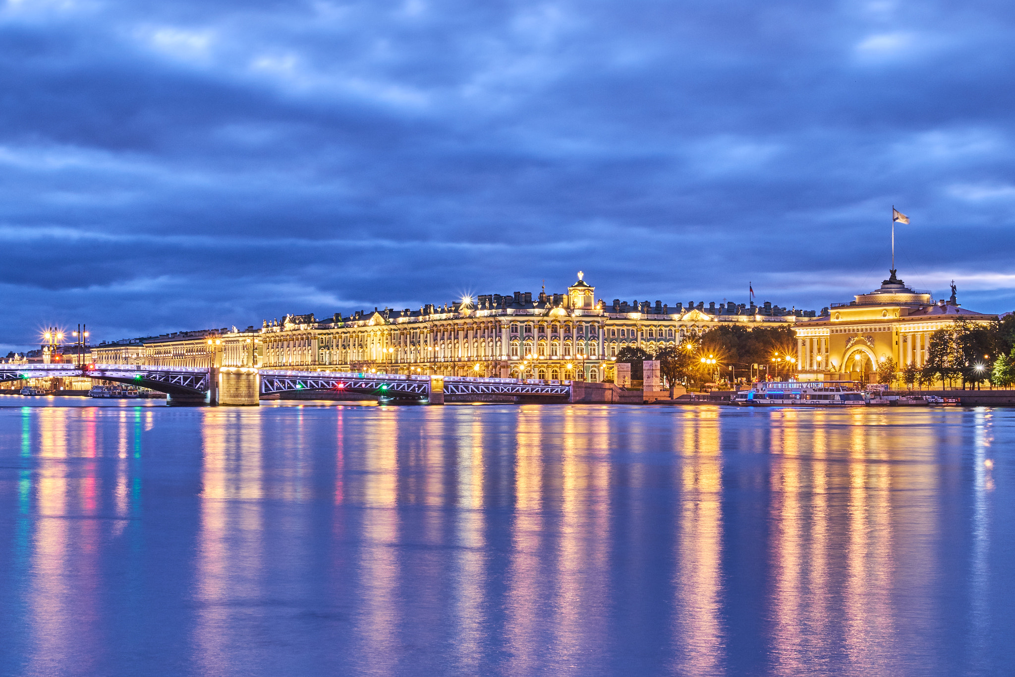 Fujifilm X-M1 + Fujifilm XF 18-55mm F2.8-4 R LM OIS sample photo. Saint-petersburg photography