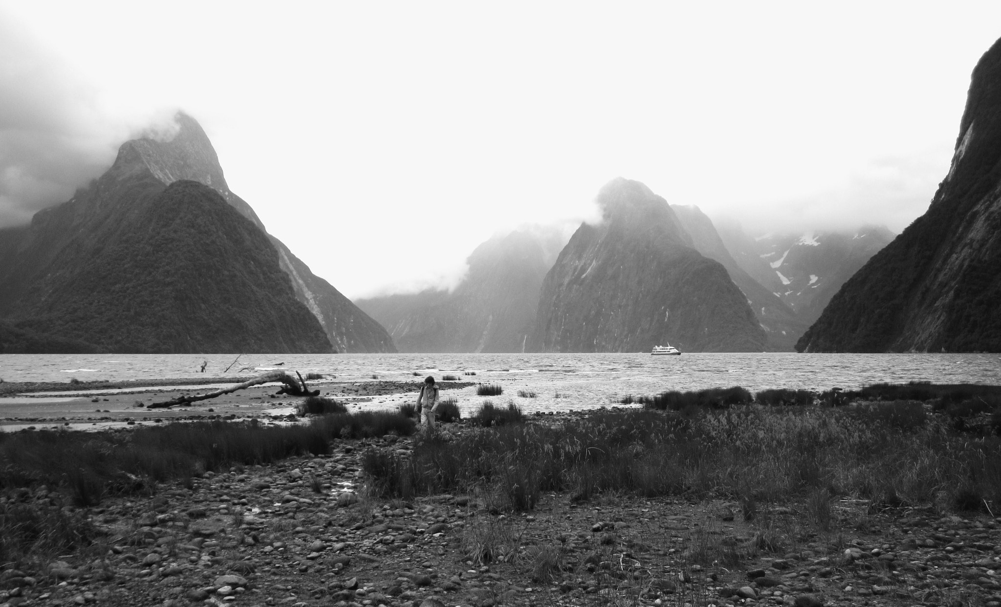 Canon PowerShot ELPH 100 HS (IXUS 115 HS / IXY 210F) sample photo. Milford sounds shore photography