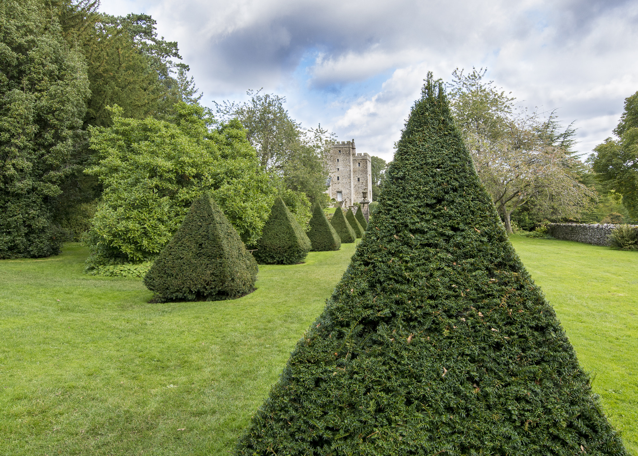 Nikon AF-S Nikkor 14-24mm F2.8G ED sample photo. Castle garden photography