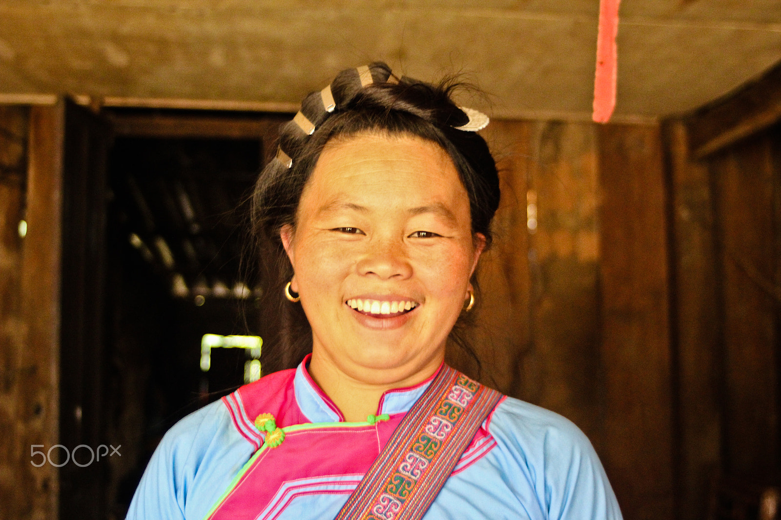 Canon EOS 550D (EOS Rebel T2i / EOS Kiss X4) + Canon EF 35-70mm f/3.5-4.5 sample photo. Black hmong - sapa vietnam photography