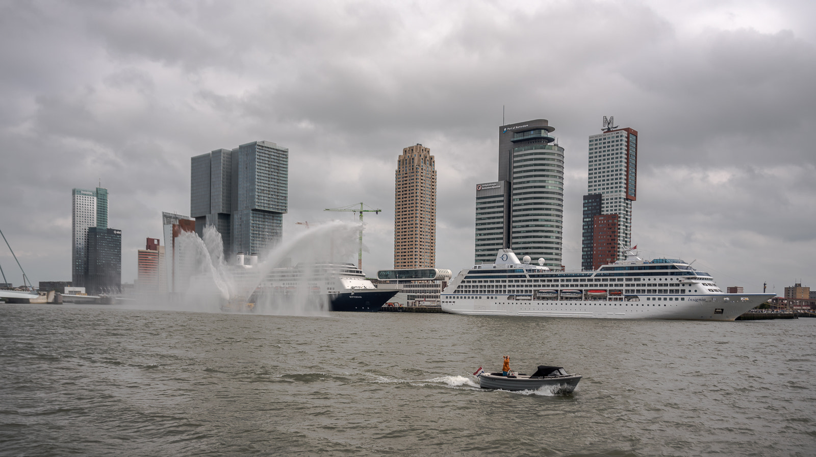 Sigma 17-35mm F2.8-4 EX DG  Aspherical HSM sample photo. Cruise schepen rotterdam 2016 photography