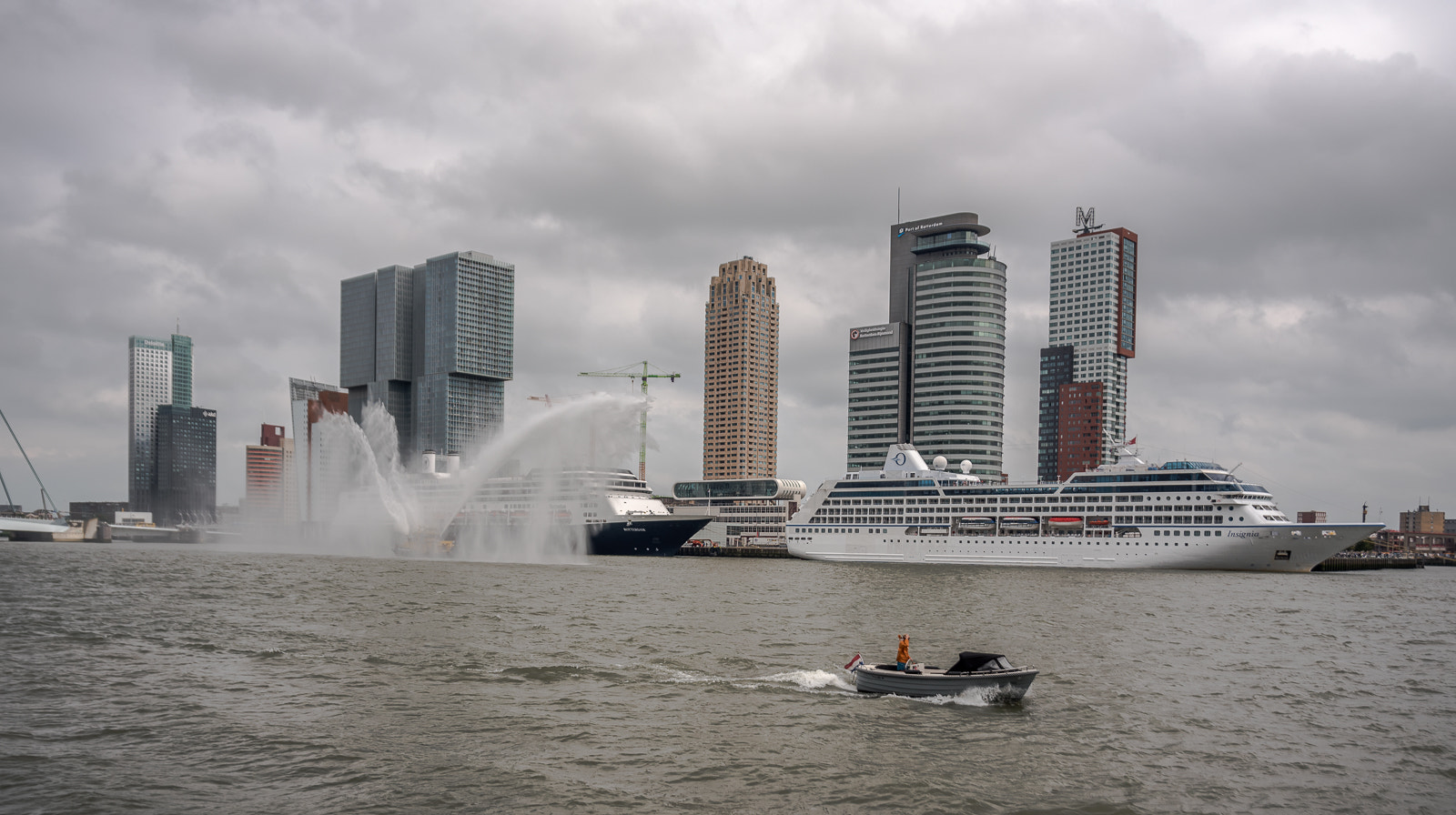 Nikon D750 + Sigma 17-35mm F2.8-4 EX DG  Aspherical HSM sample photo. Cruise schepen rotterdam 2016 photography