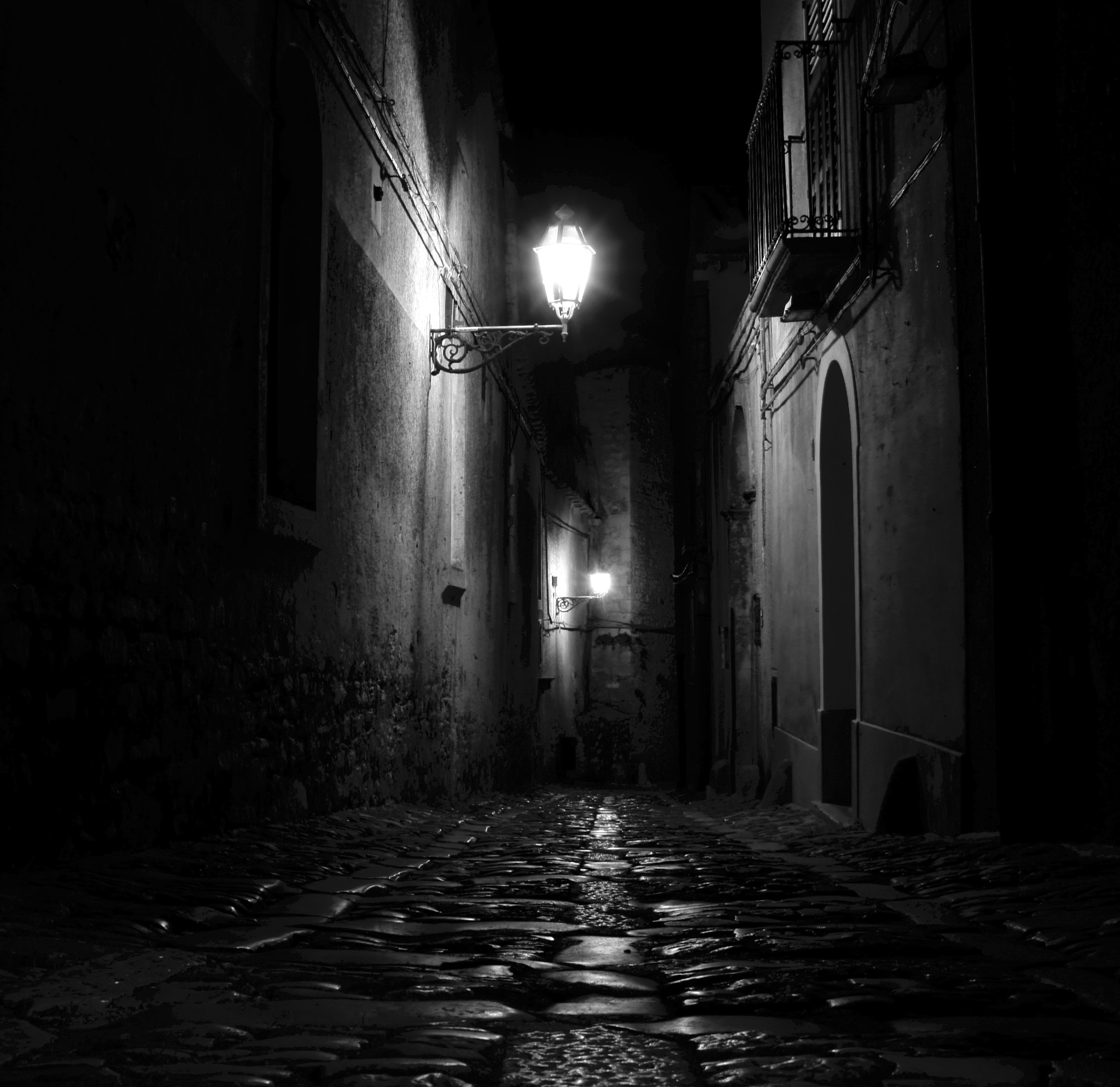 Tamron 18-200mm F3.5-6.3 Di III VC sample photo. Erice by night... photography