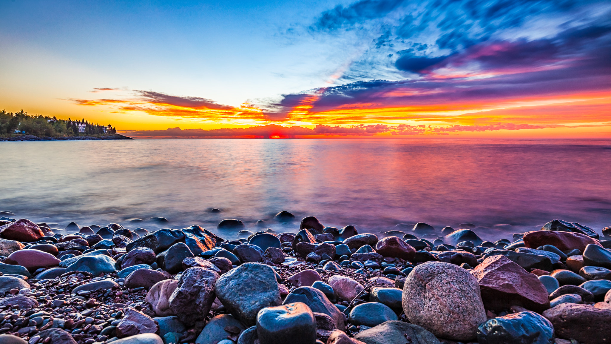 Canon EF 16-35mm F4L IS USM sample photo. Lake superior sunrise photography