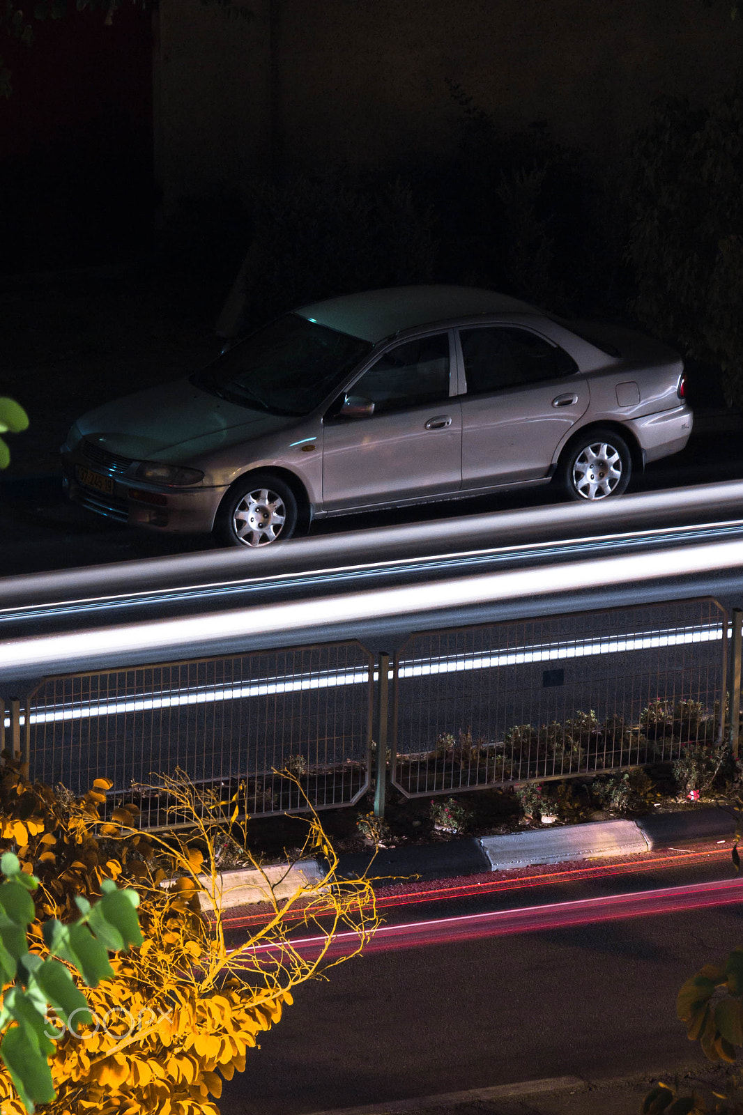 Canon EOS 600D (Rebel EOS T3i / EOS Kiss X5) sample photo. The lone car photography