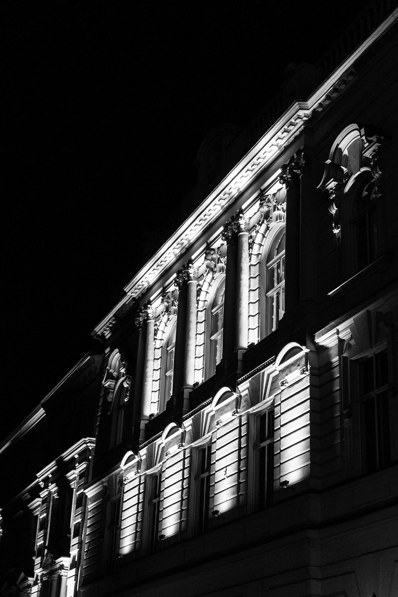 Pentax K-r + Pentax smc DA 35mm F2.4 AL sample photo. Floodlit photography