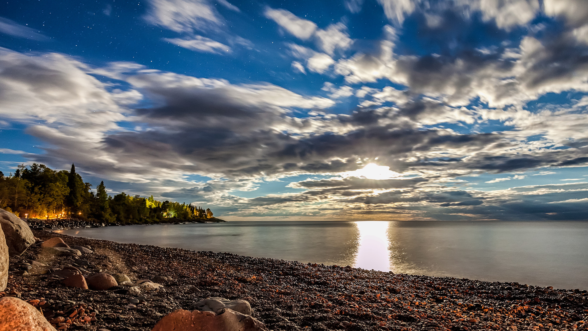 Canon EOS 5D Mark II + Canon EF 16-35mm F4L IS USM sample photo. Lake superior moonrise photography