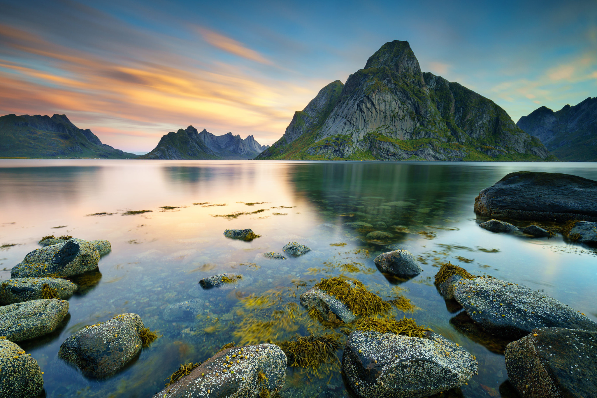 Canon EF 16-35mm F4L IS USM sample photo. Fairytale morning photography
