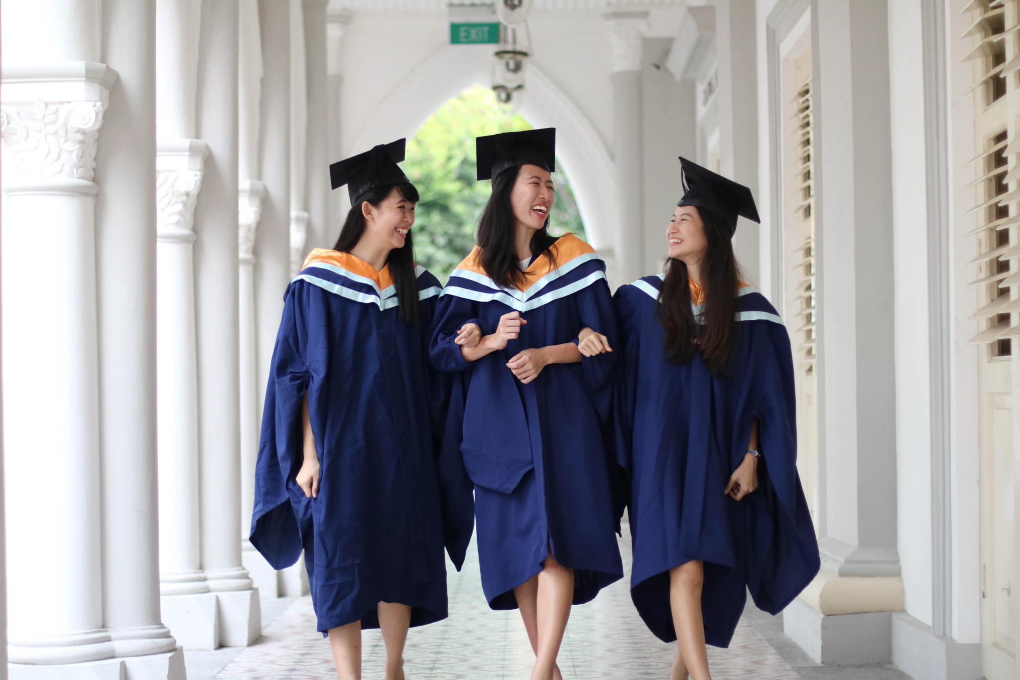 Canon EOS 750D (EOS Rebel T6i / EOS Kiss X8i) + Canon EF 50mm F1.4 USM sample photo. Graduates  photography