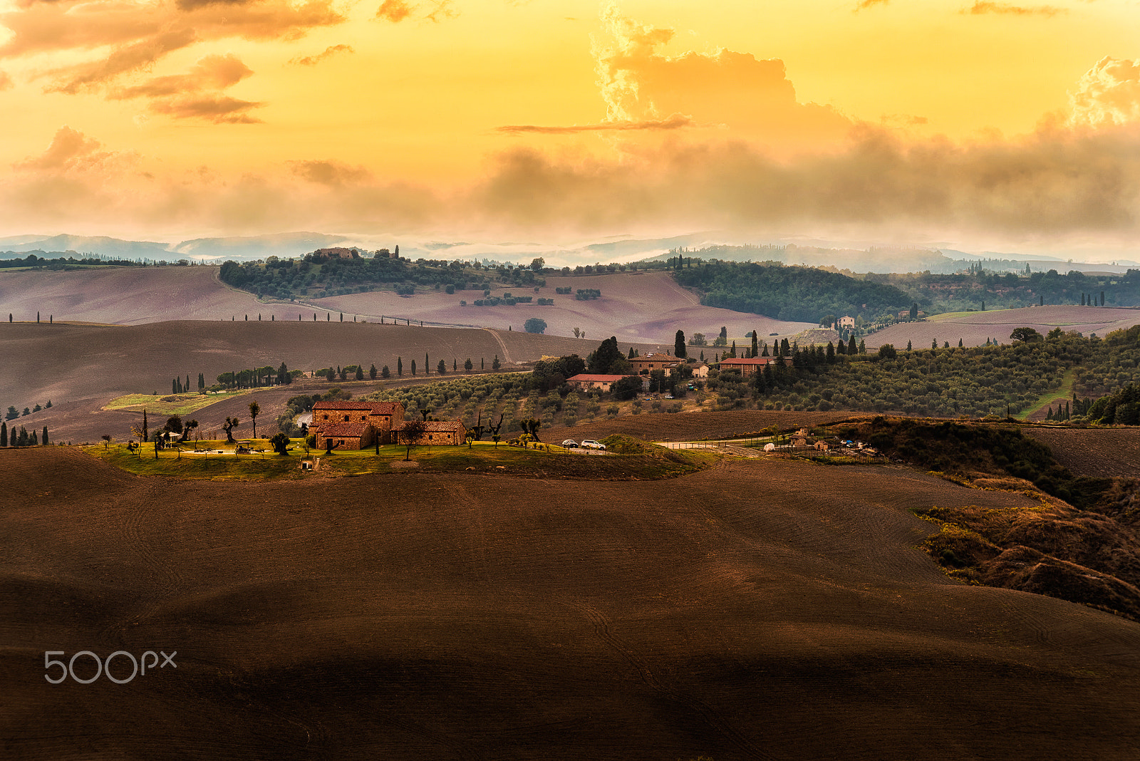 Nikon D610 + AF-S Zoom-Nikkor 80-200mm f/2.8D IF-ED sample photo. Burning tuscany sky photography