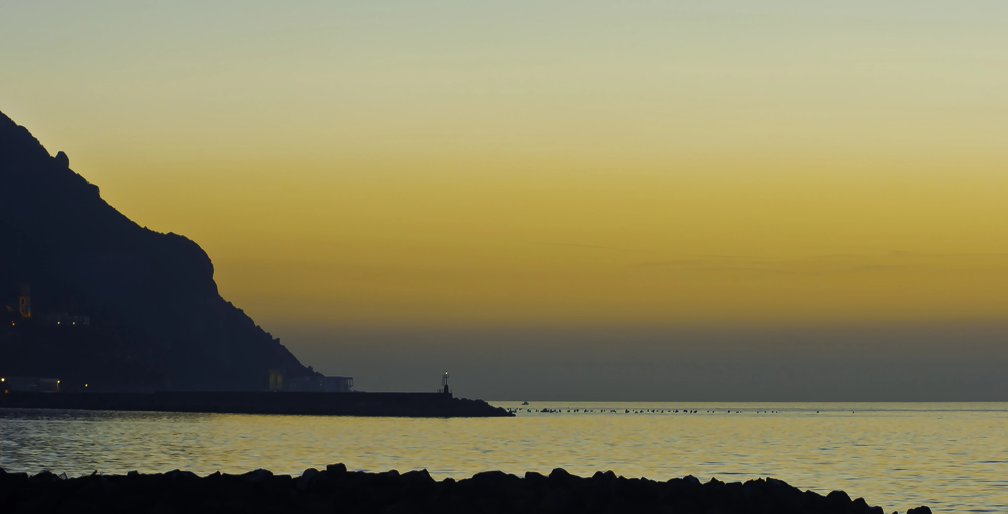 Sony Alpha DSLR-A700 + Minolta AF 70-210mm F4 Macro sample photo. Last sunshine photography