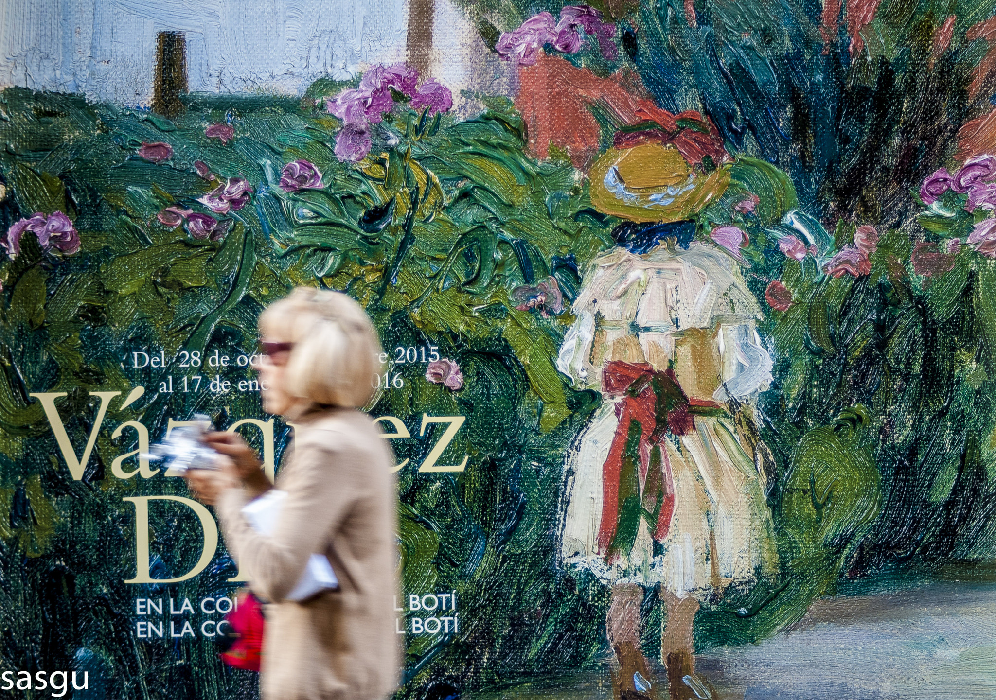 AF Zoom-Nikkor 35-70mm f/3.3-4.5 N sample photo. Al salir del museo photography