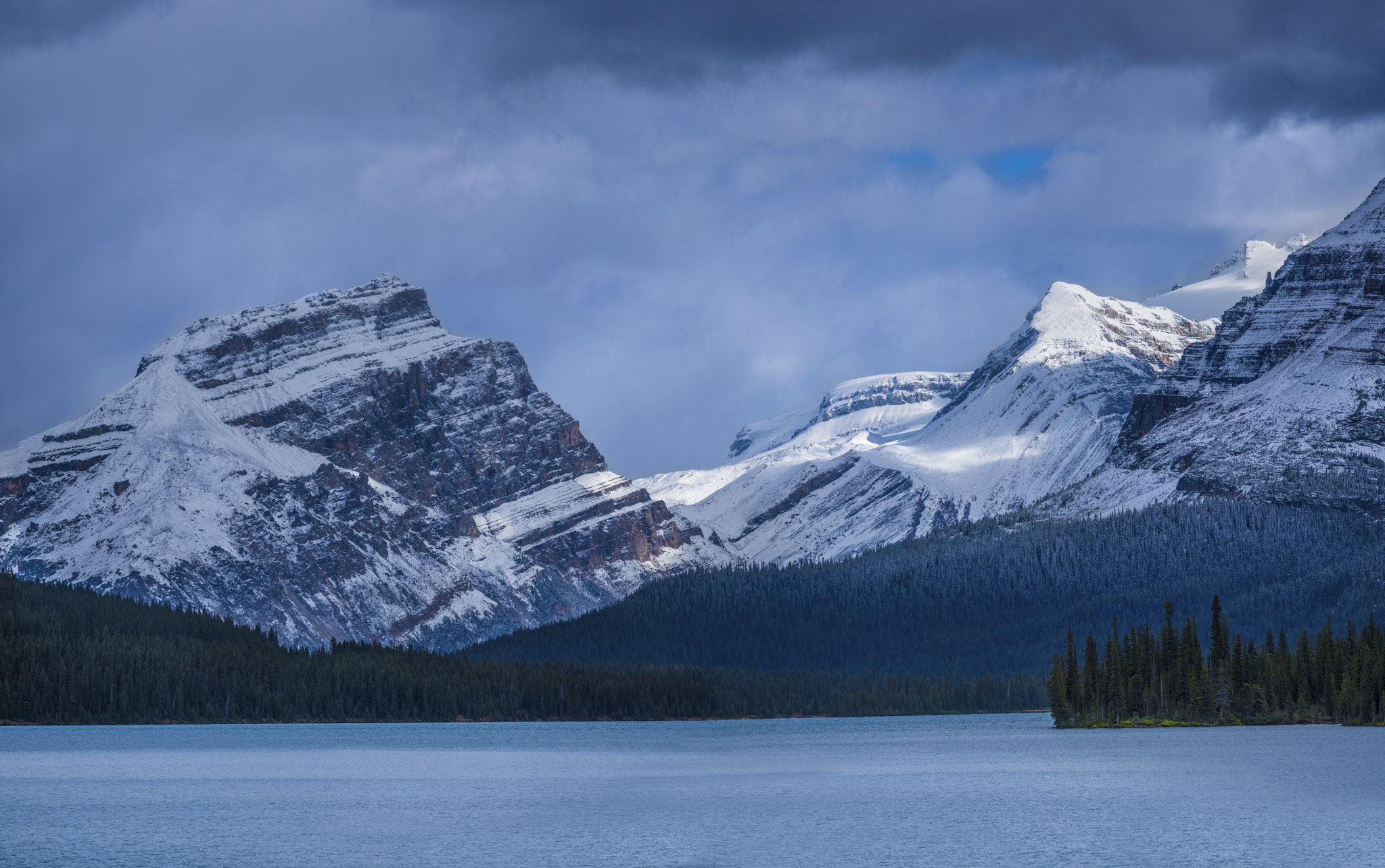 Nikon Nikkor AF-S 300mm F4E PF ED VR sample photo. Bow lake photography