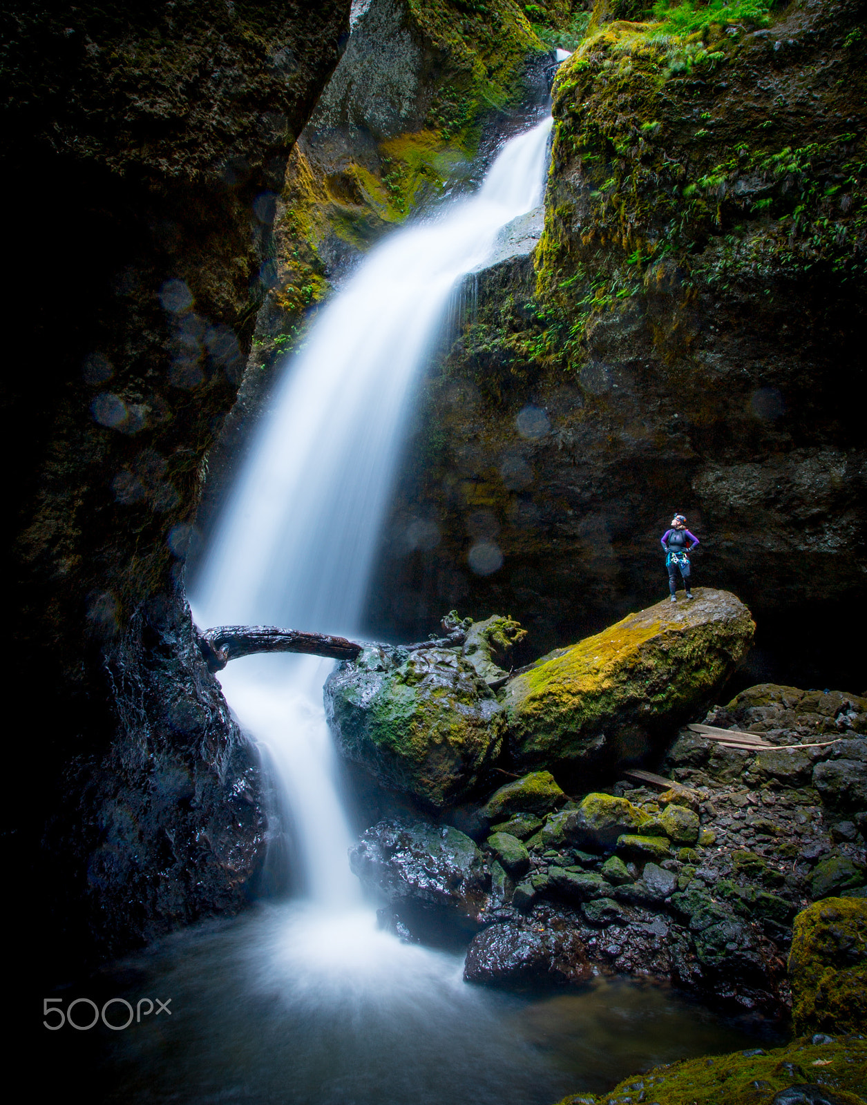 24-105mm F4 G SSM OSS sample photo. Cave of mist photography