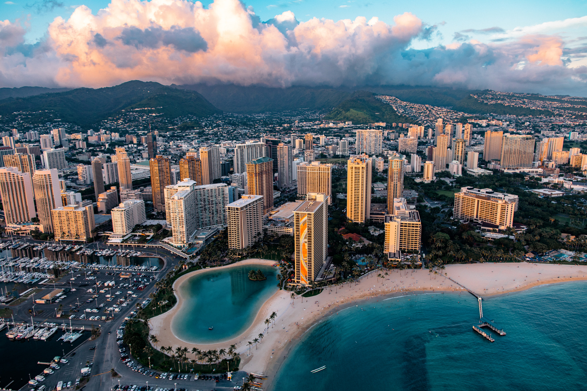 Canon EF 24mm F1.4L II USM sample photo. Waikiki on air photography
