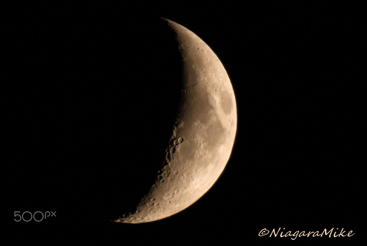 Nikon AF-S Nikkor 400mm F2.8E FL ED VR sample photo. Waxing moon photography