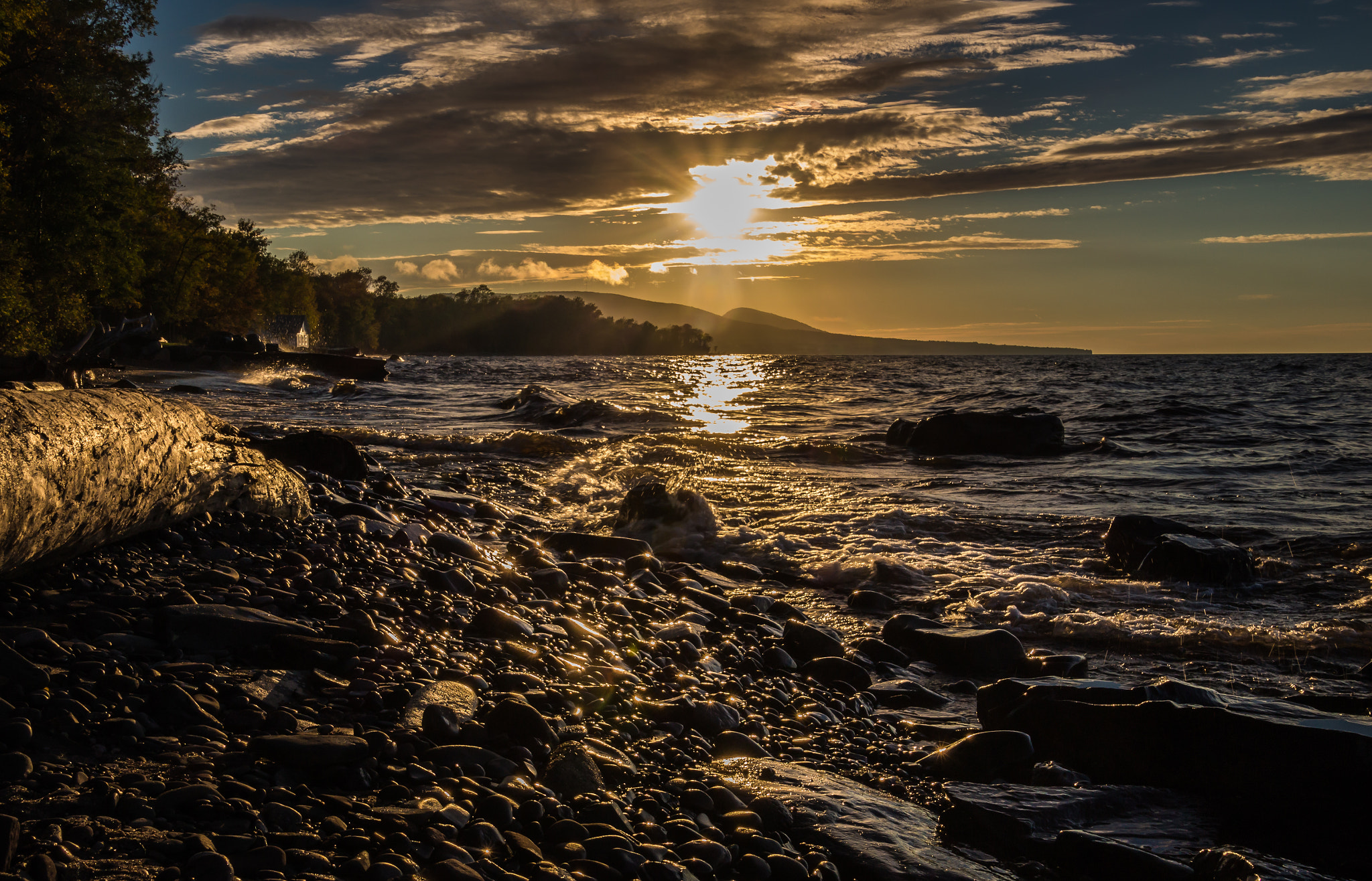 Canon EOS 100D (EOS Rebel SL1 / EOS Kiss X7) sample photo. Sunrise on lake superior photography