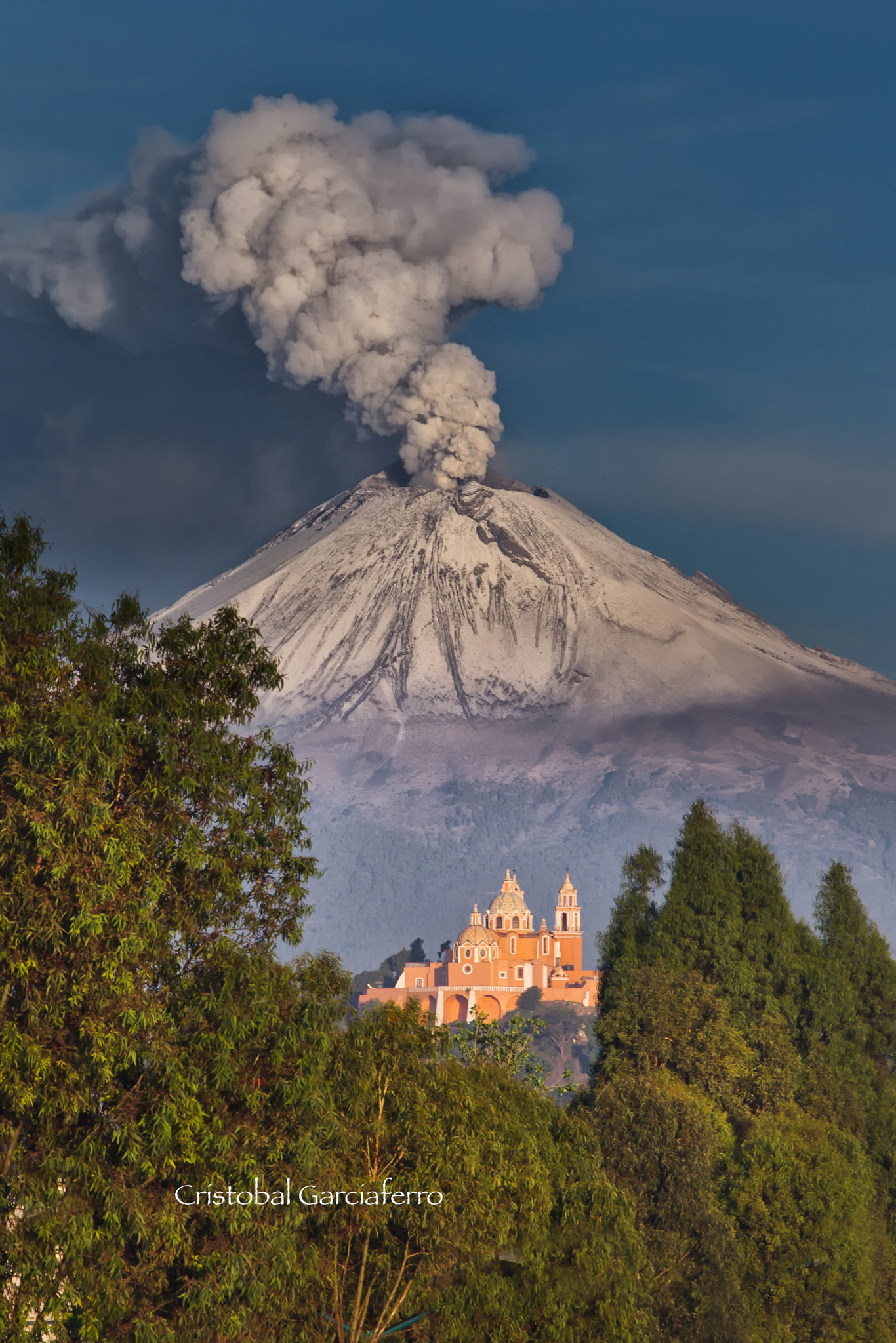 Canon EOS-1D Mark IV sample photo. Church at cholula, and the popocatepetl photography